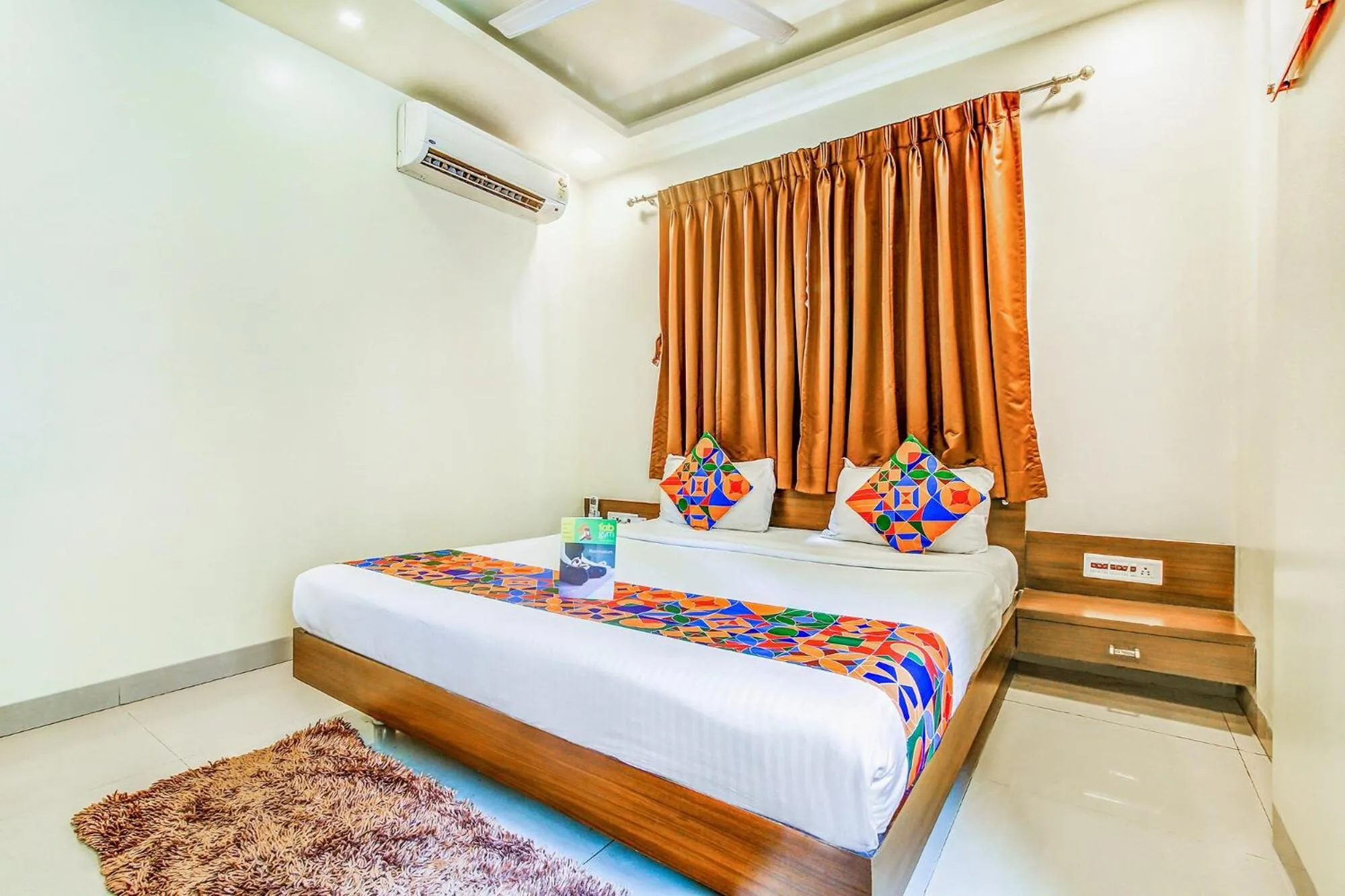 Bed in FabHotel Ranjanas - Nr humkar Chowk