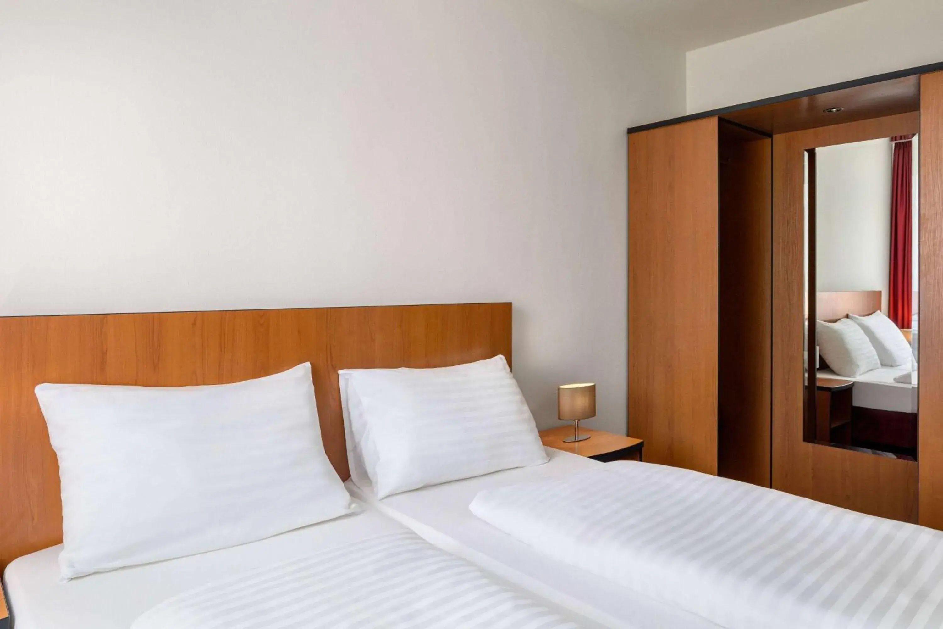 Photo of the whole room, Bed in Amedia Express Sattledt, Trademark Collection by Wyndham Photo of the whole room, Bed in Amedia Express Sattledt, Trademark Collection by Wyndham