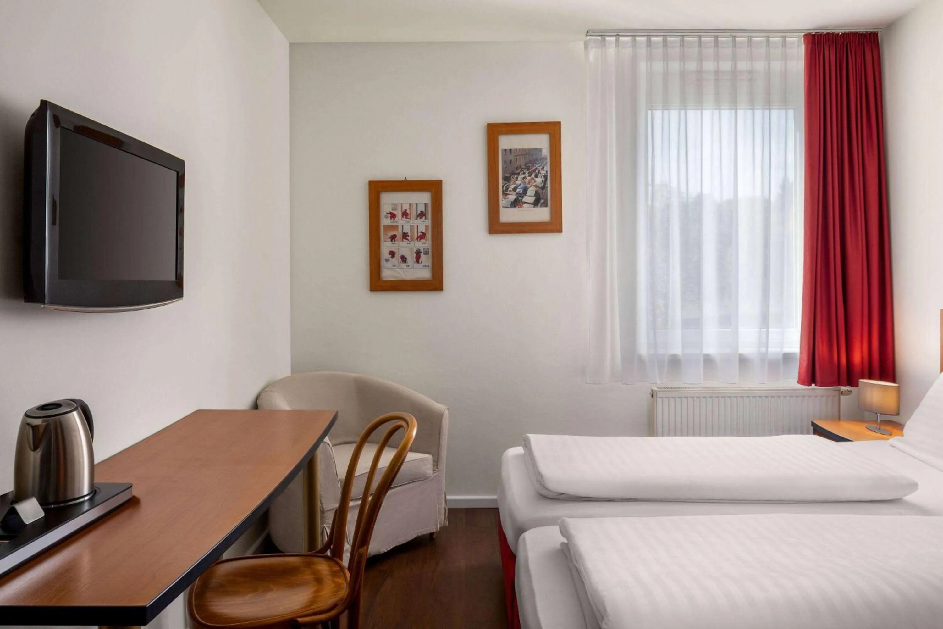 Photo of the whole room, Bed in Amedia Express Sattledt, Trademark Collection by Wyndham