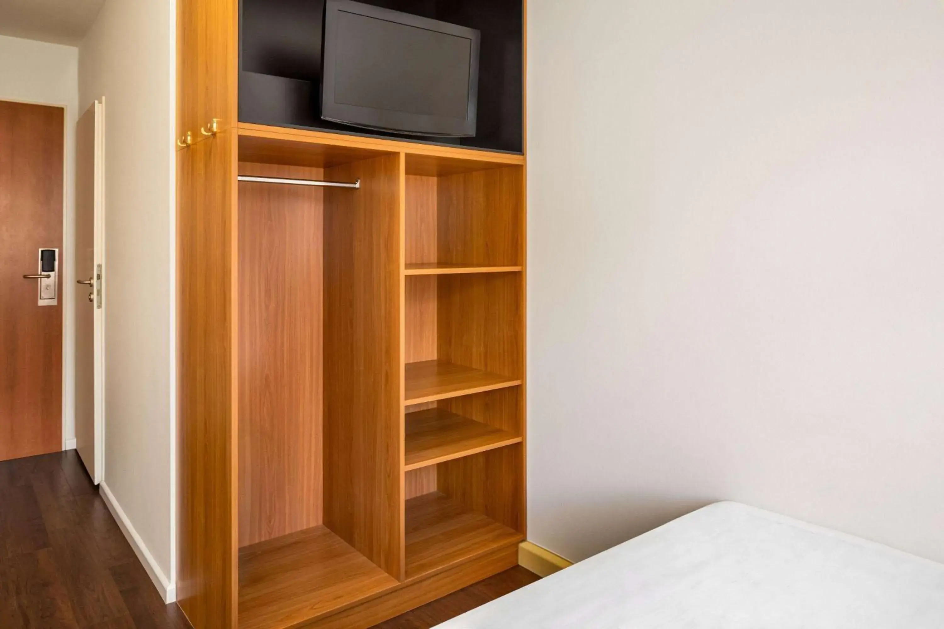 Photo of the whole room, Bed in Amedia Express Sattledt, Trademark Collection by Wyndham Photo of the whole room, Bed in Amedia Express Sattledt, Trademark Collection by Wyndham