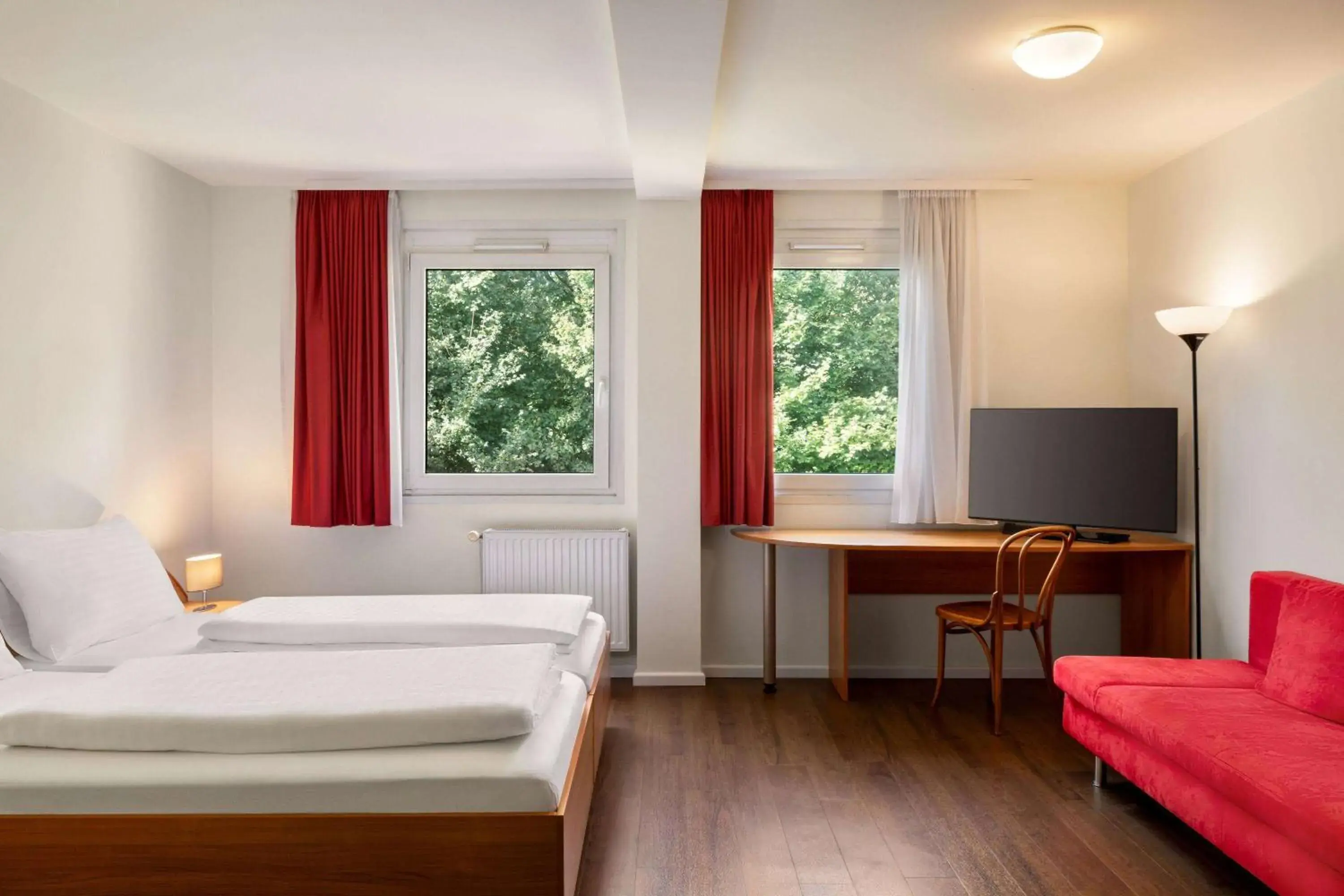 Photo of the whole room, Bed in Amedia Express Sattledt, Trademark Collection by Wyndham Photo of the whole room, Bed in Amedia Express Sattledt, Trademark Collection by Wyndham