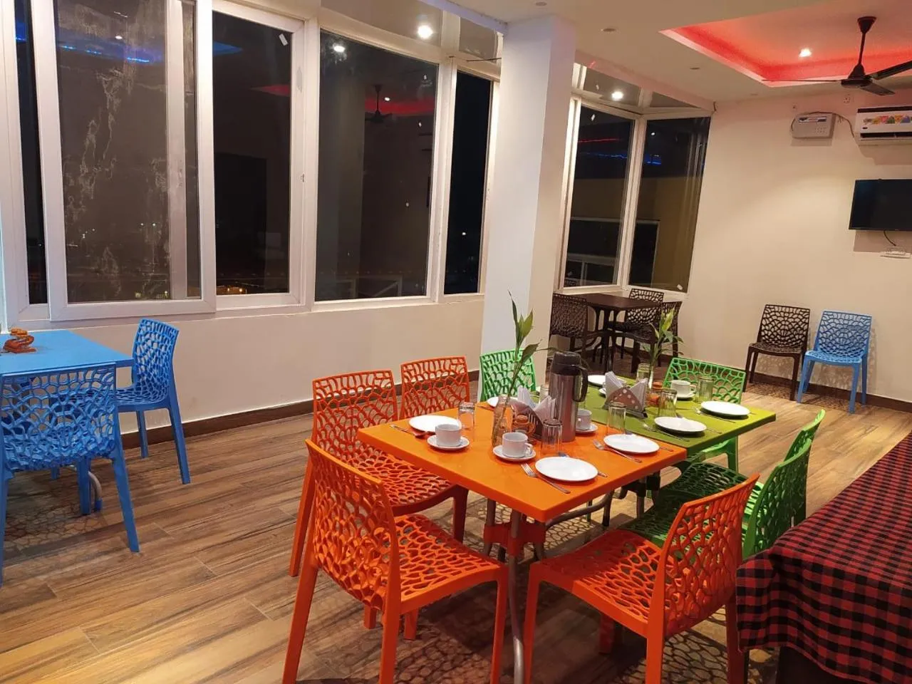 Restaurant/places to eat in Hotel The Shivaay - Delight Inn Rishikesh