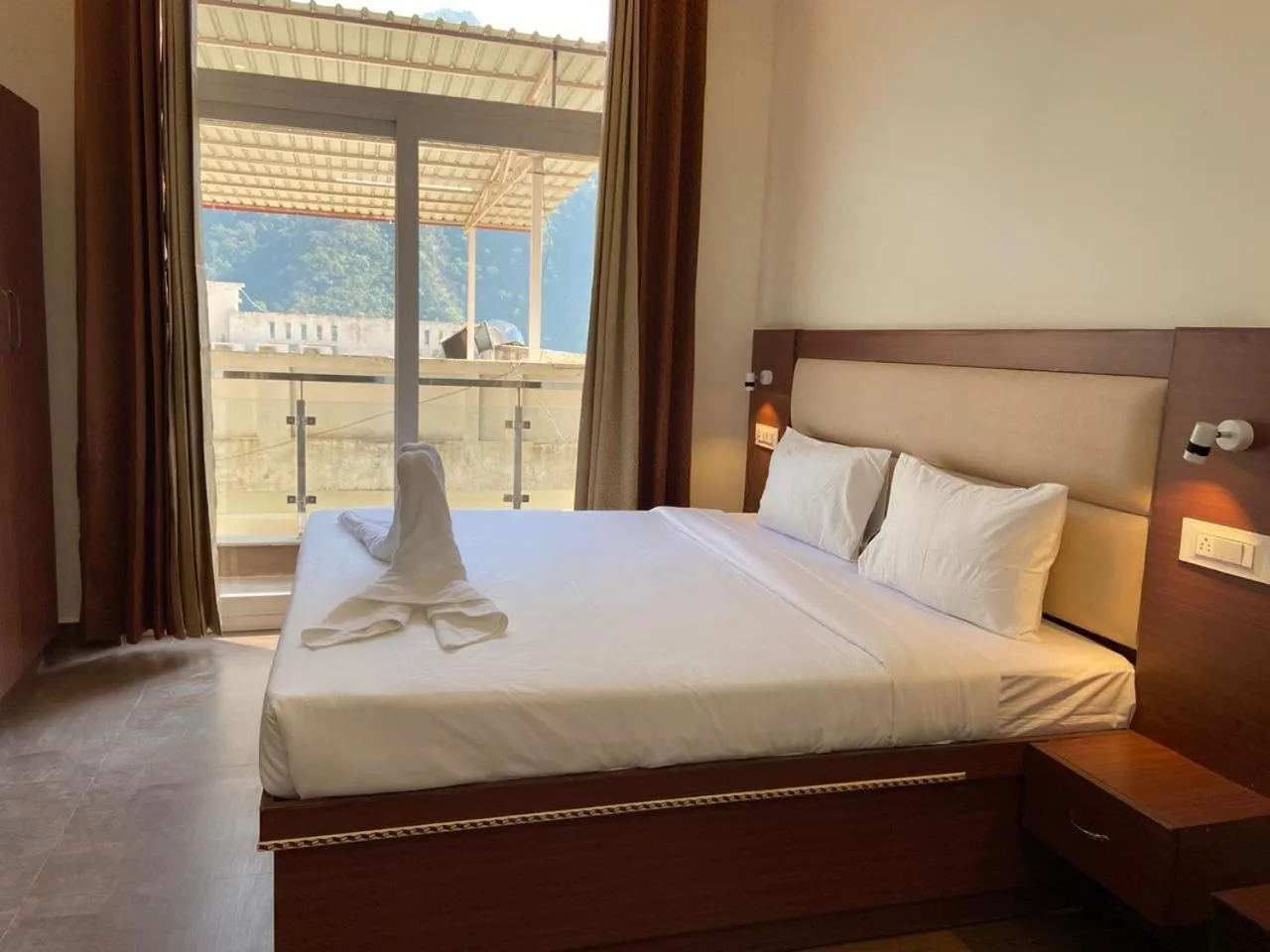 Bed in Hotel The Shivaay - Delight Inn Rishikesh