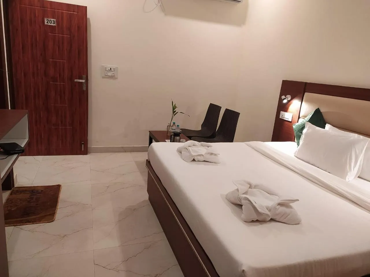 Bed in Hotel The Shivaay - Delight Inn Rishikesh