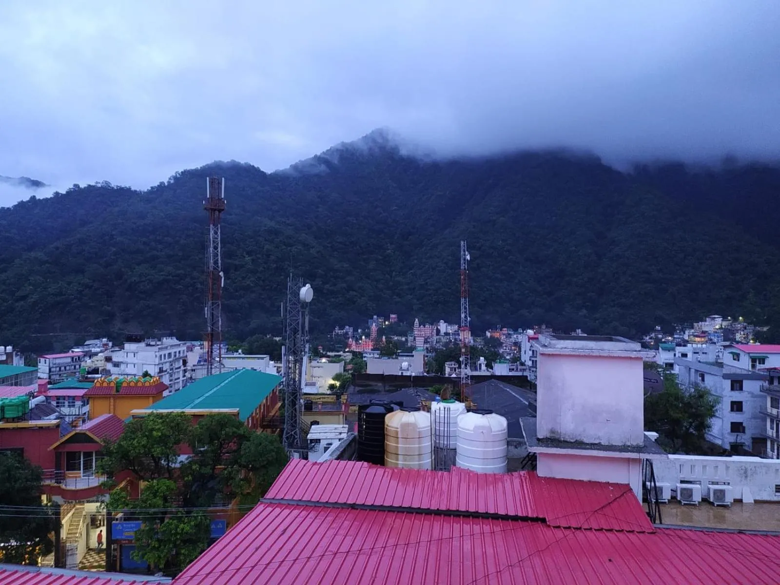 Property building in Hotel The Shivaay - Delight Inn Rishikesh