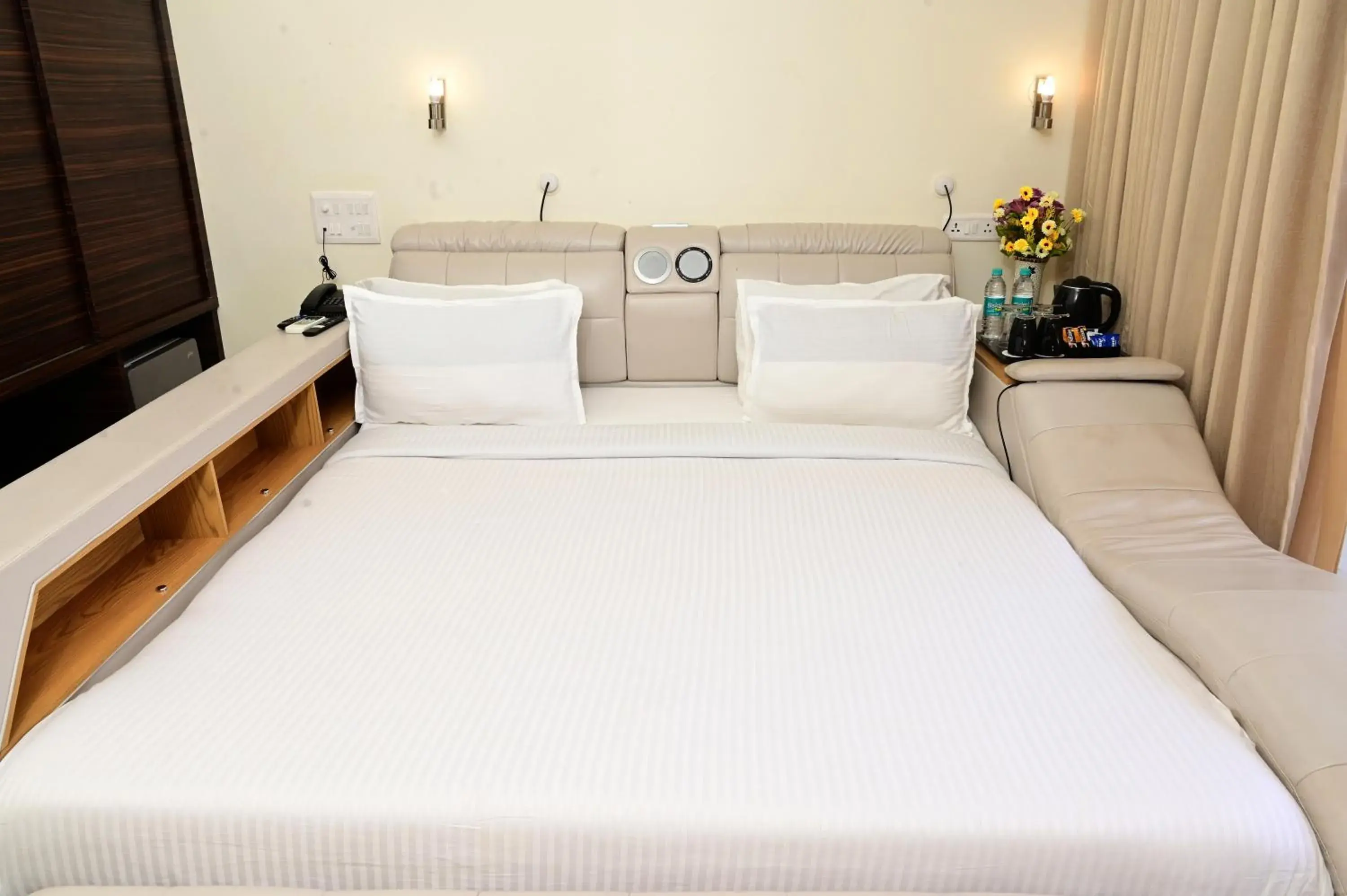 Bed in Shanti Solitaire, Arpora Bed in Shanti Solitaire, Arpora