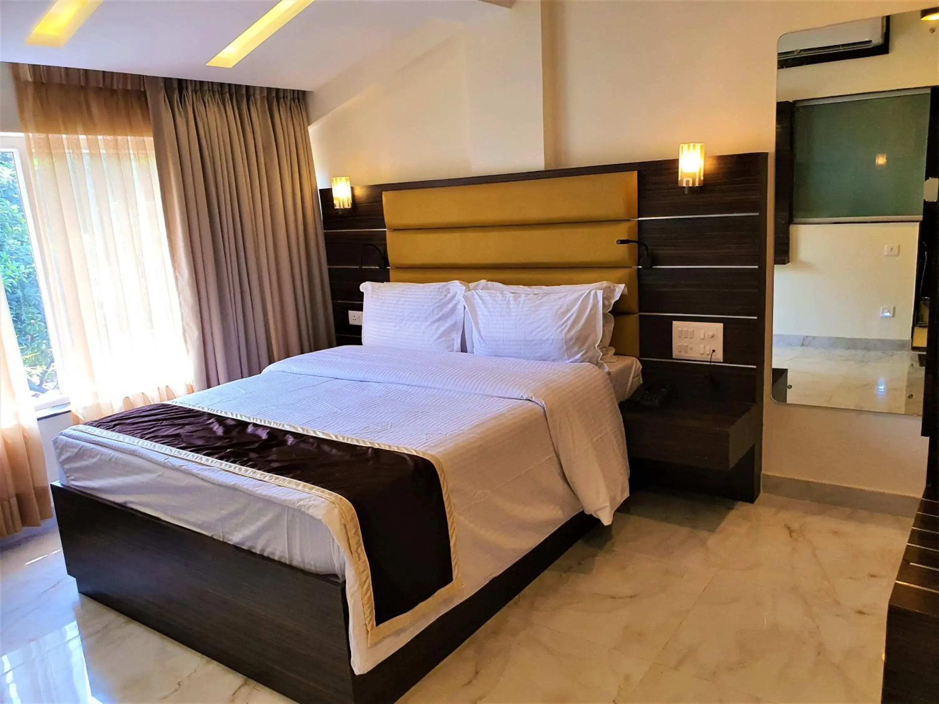 Bed in Shanti Solitaire, Arpora Bed in Shanti Solitaire, Arpora