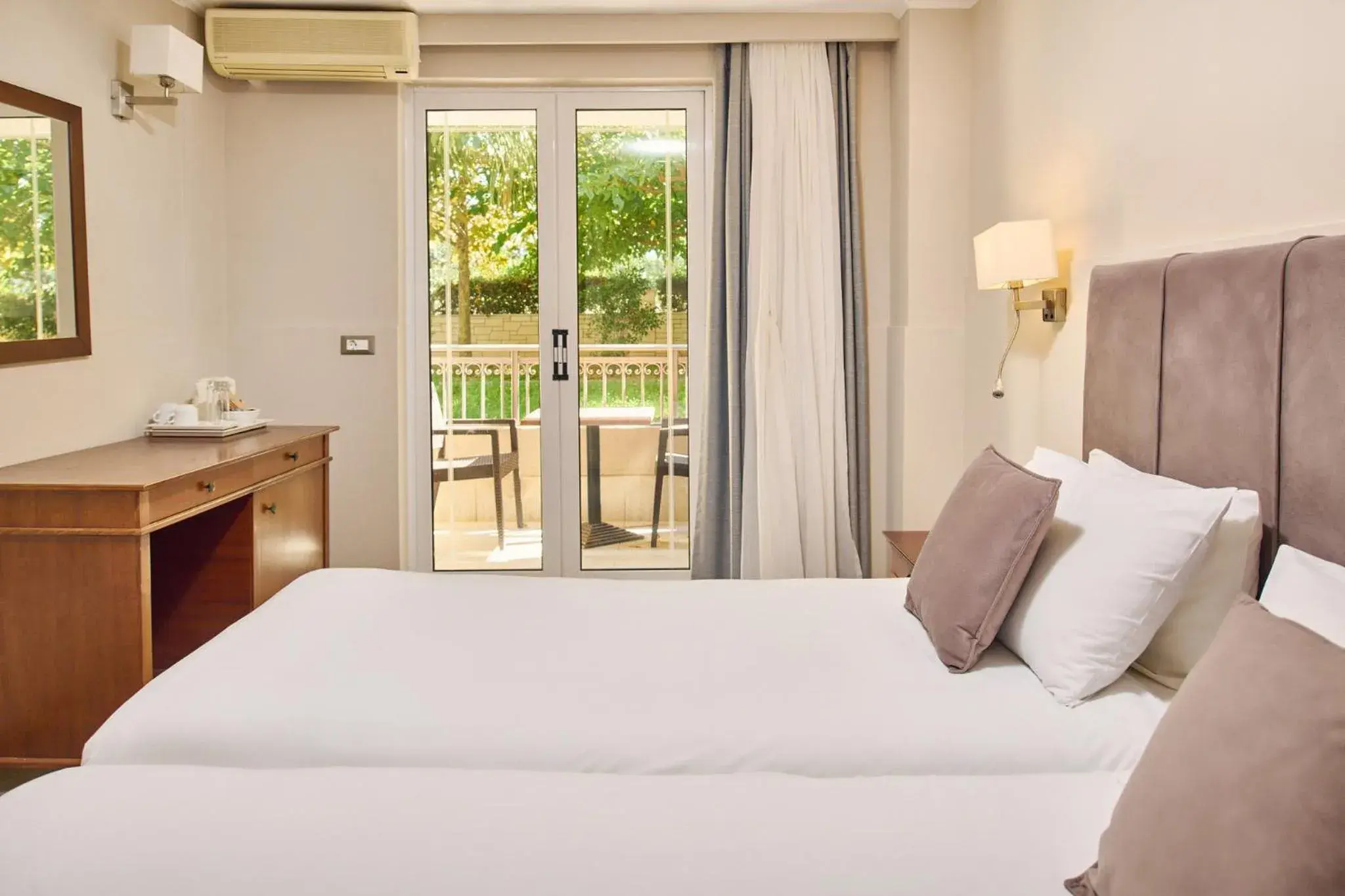 Photo of the whole room, Bed in Tsilivi Beach Hotel Zakynthos Photo of the whole room, Bed in Tsilivi Beach Hotel Zakynthos
