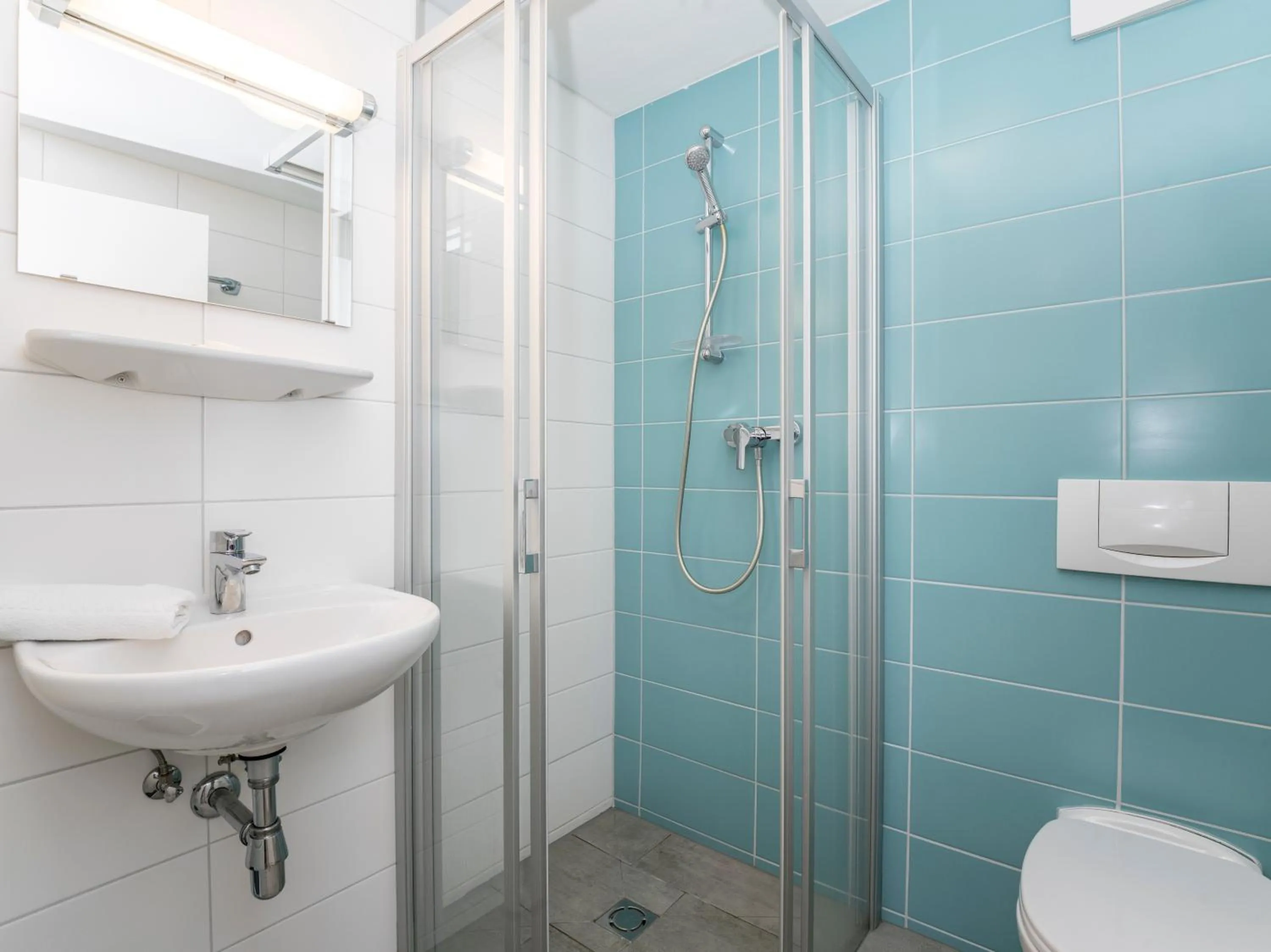 Bathroom in Kolpinghaus Salzburg - SommerHOSTEL