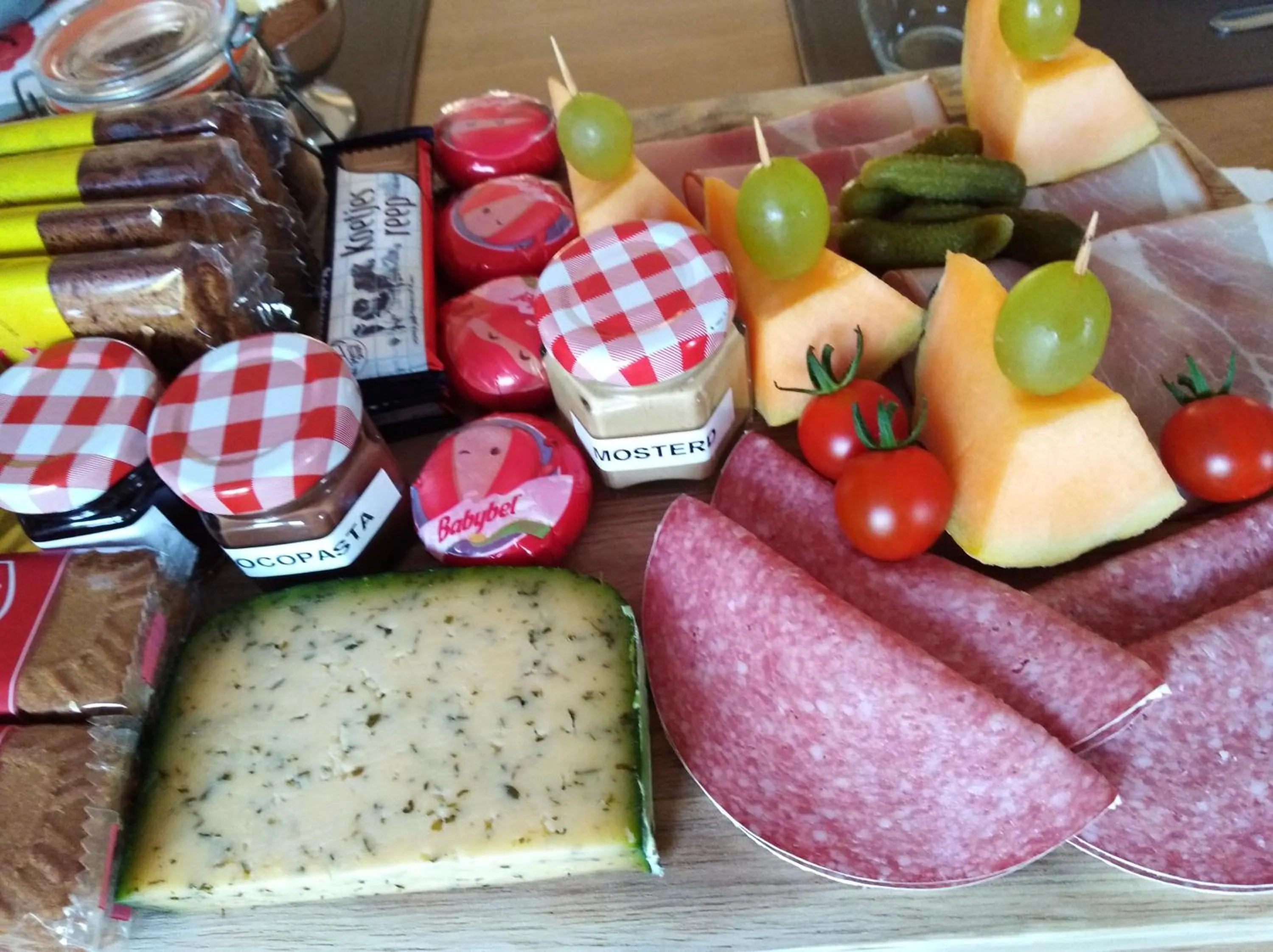 Continental breakfast in 't Hooghe Licht Bed & Breakfast