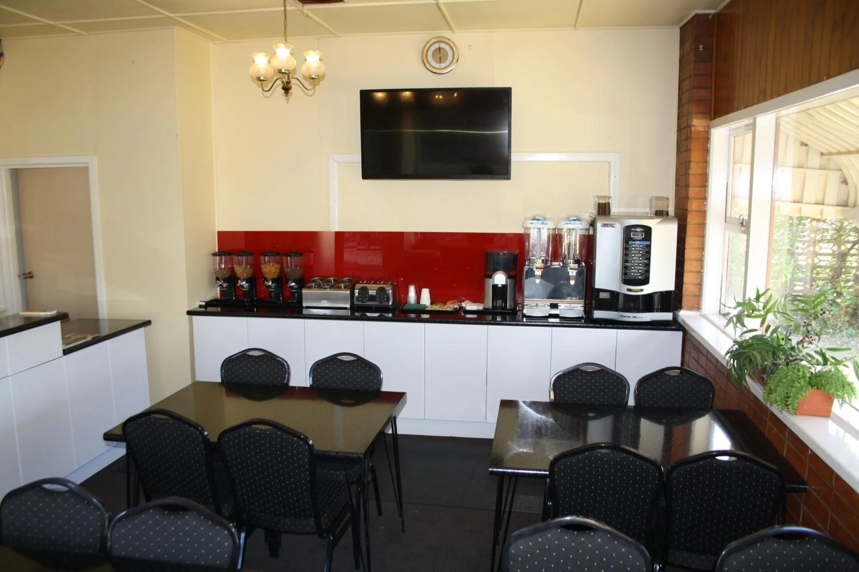 Restaurant/places to eat in Nhill Oasis Motel