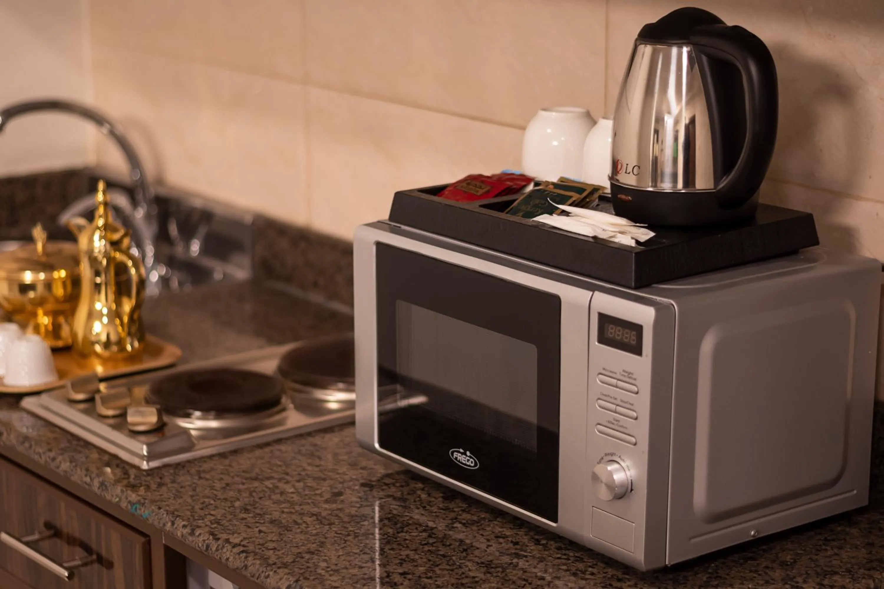 Coffee/tea facilities in Laten Suites Prince Sultan