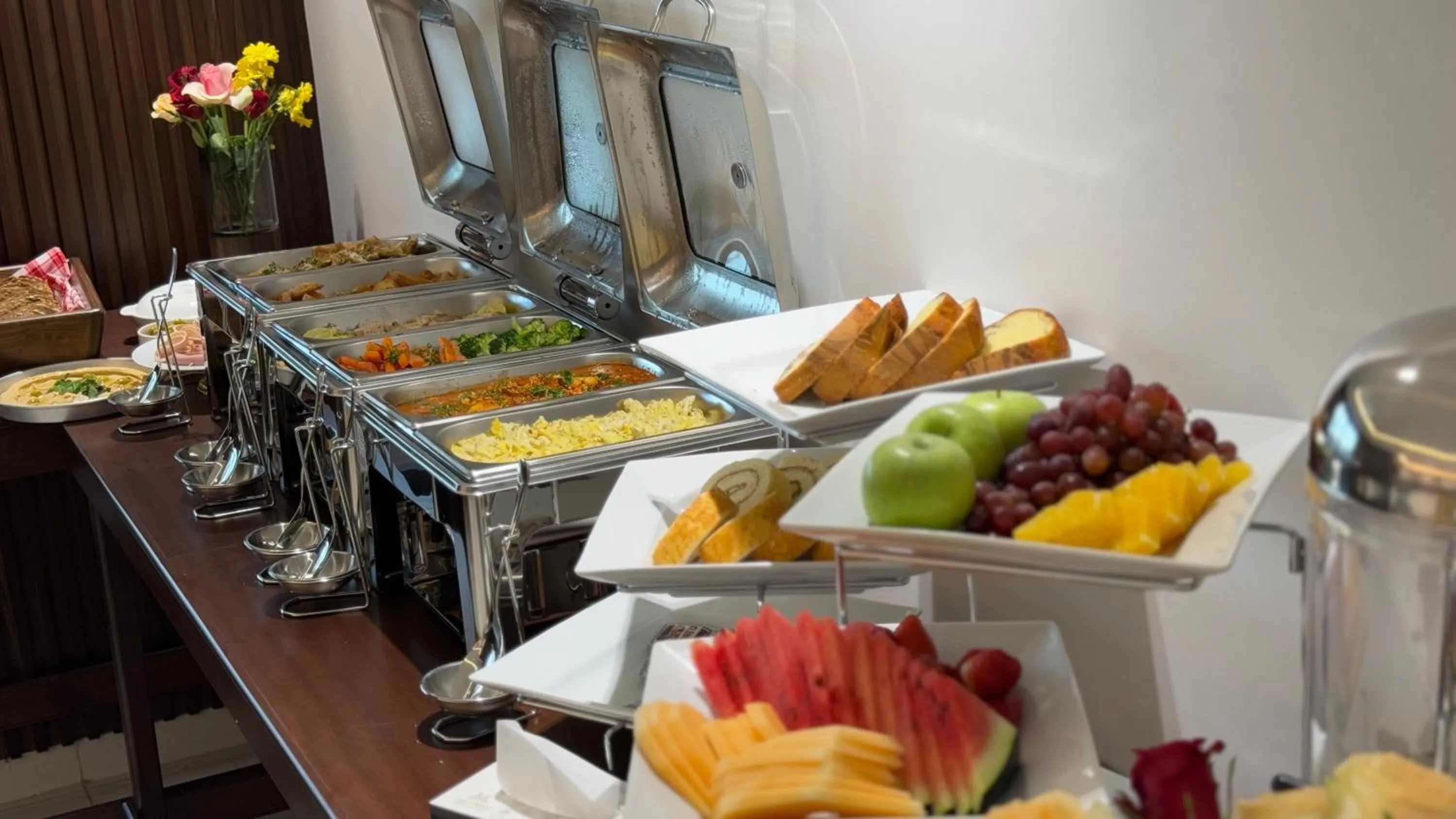 Food and drinks in Laten Suites Prince Sultan