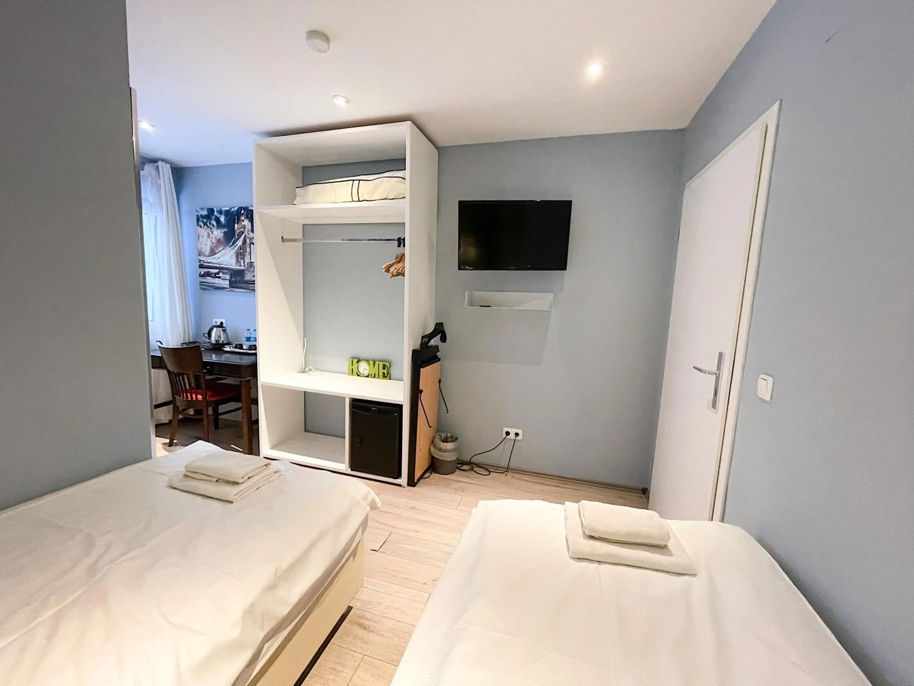 TV and multimedia, Bed in Glashütten Hotel