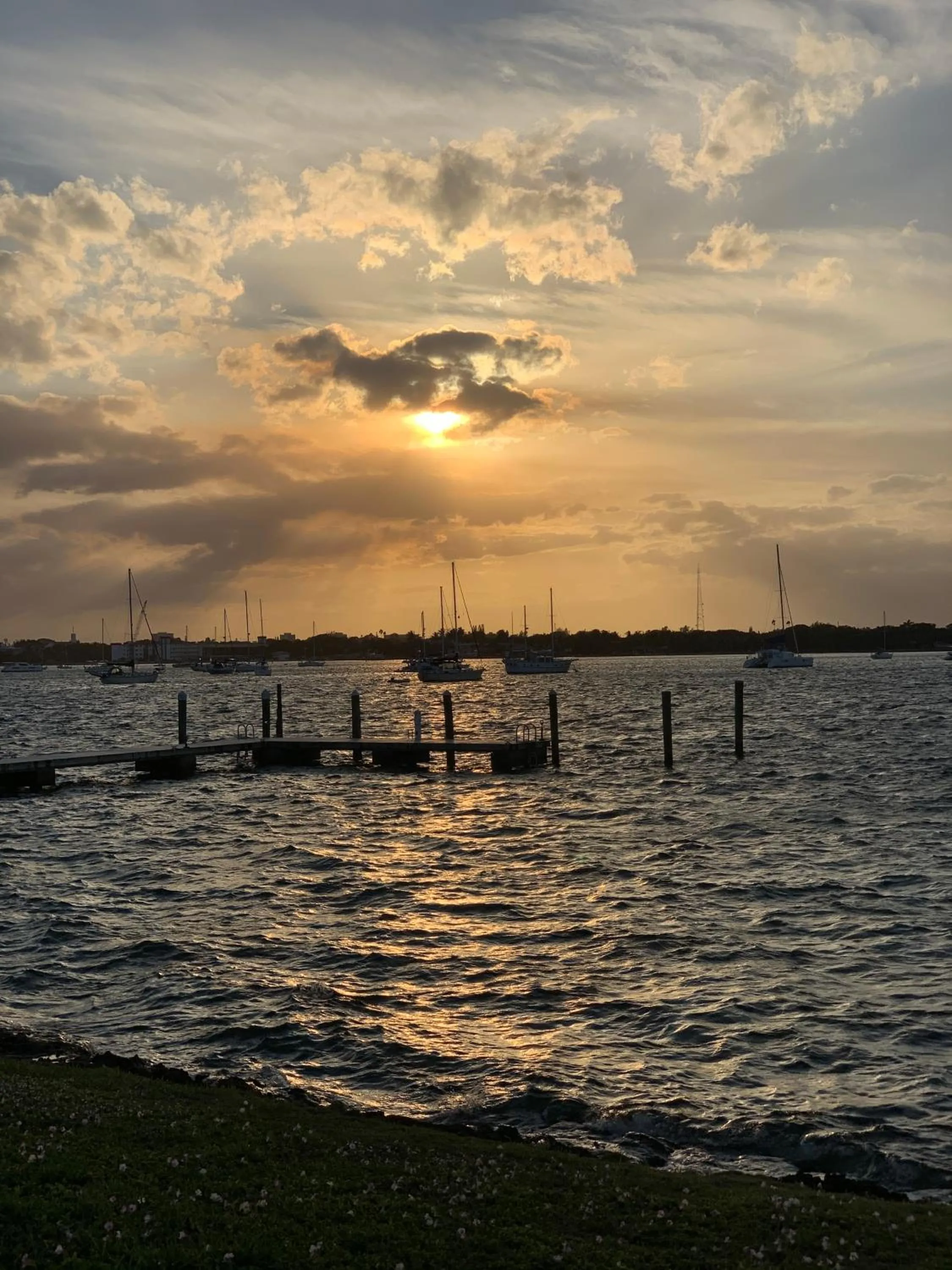 Palm Beach Hotel with Juliette Balconies! 2 blocks from beach! Historic Landmark