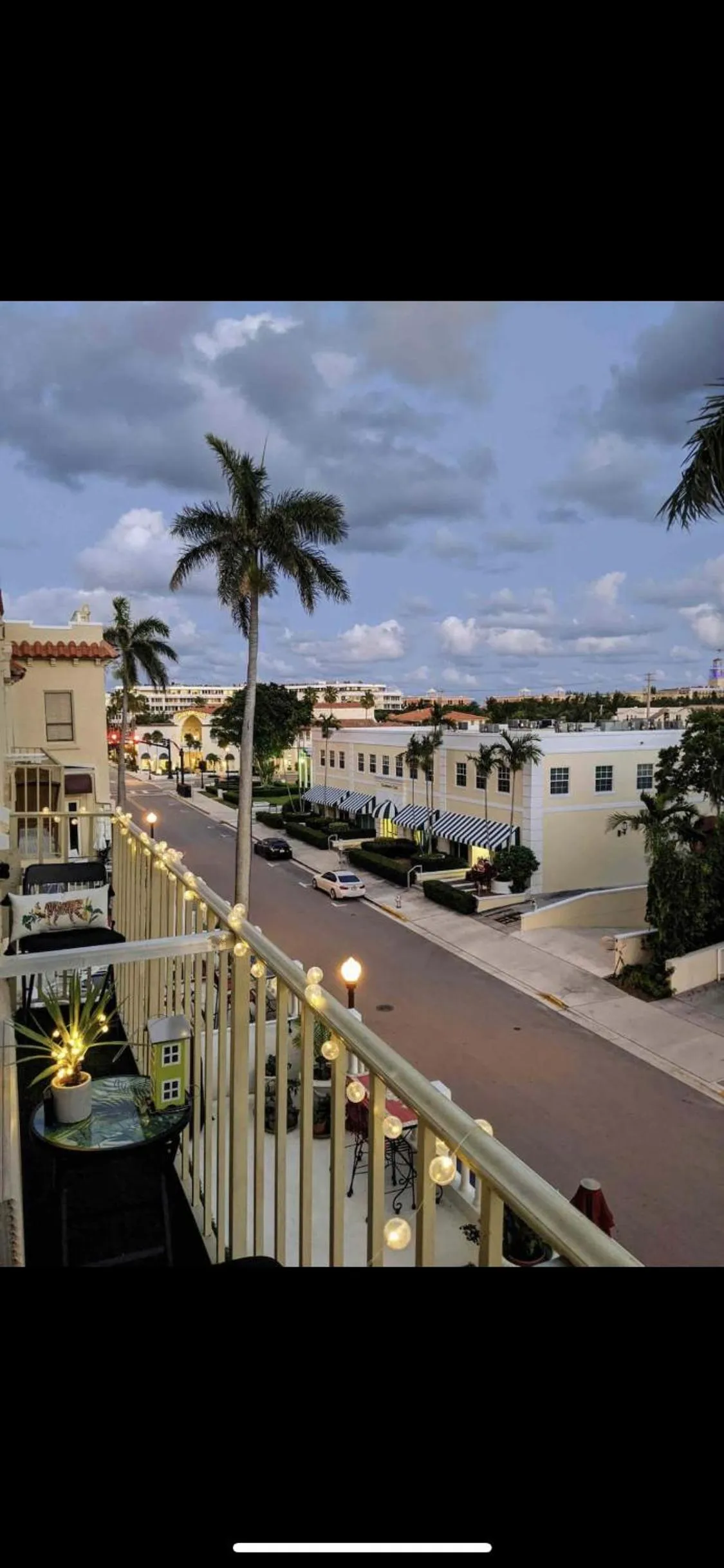 Palm Beach Hotel with Juliette Balconies! 2 blocks from beach! Historic Landmark