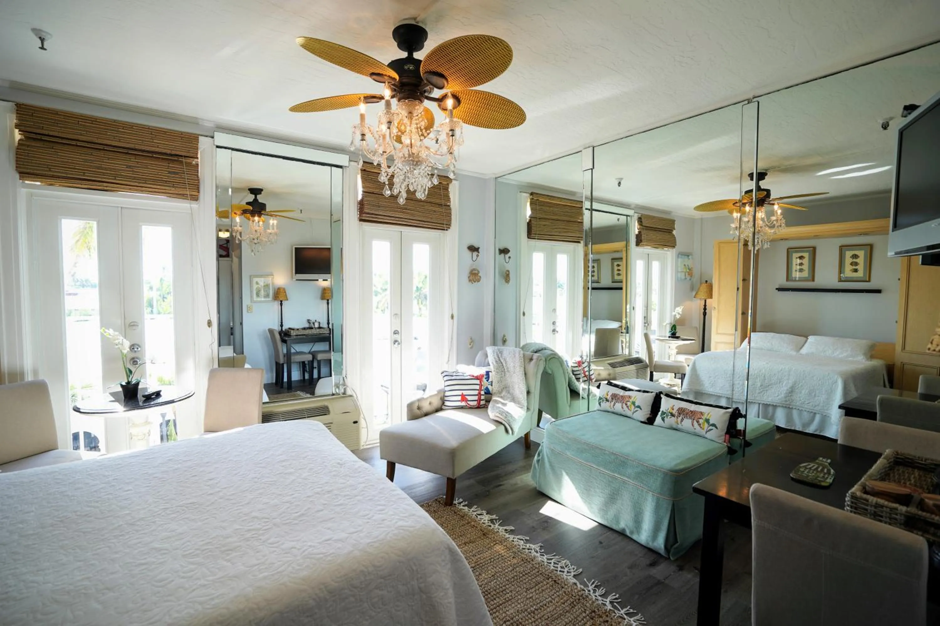 Bed in Palm Beach Hotel with Juliette Balconies! 2 blocks from beach! Historic Landmark