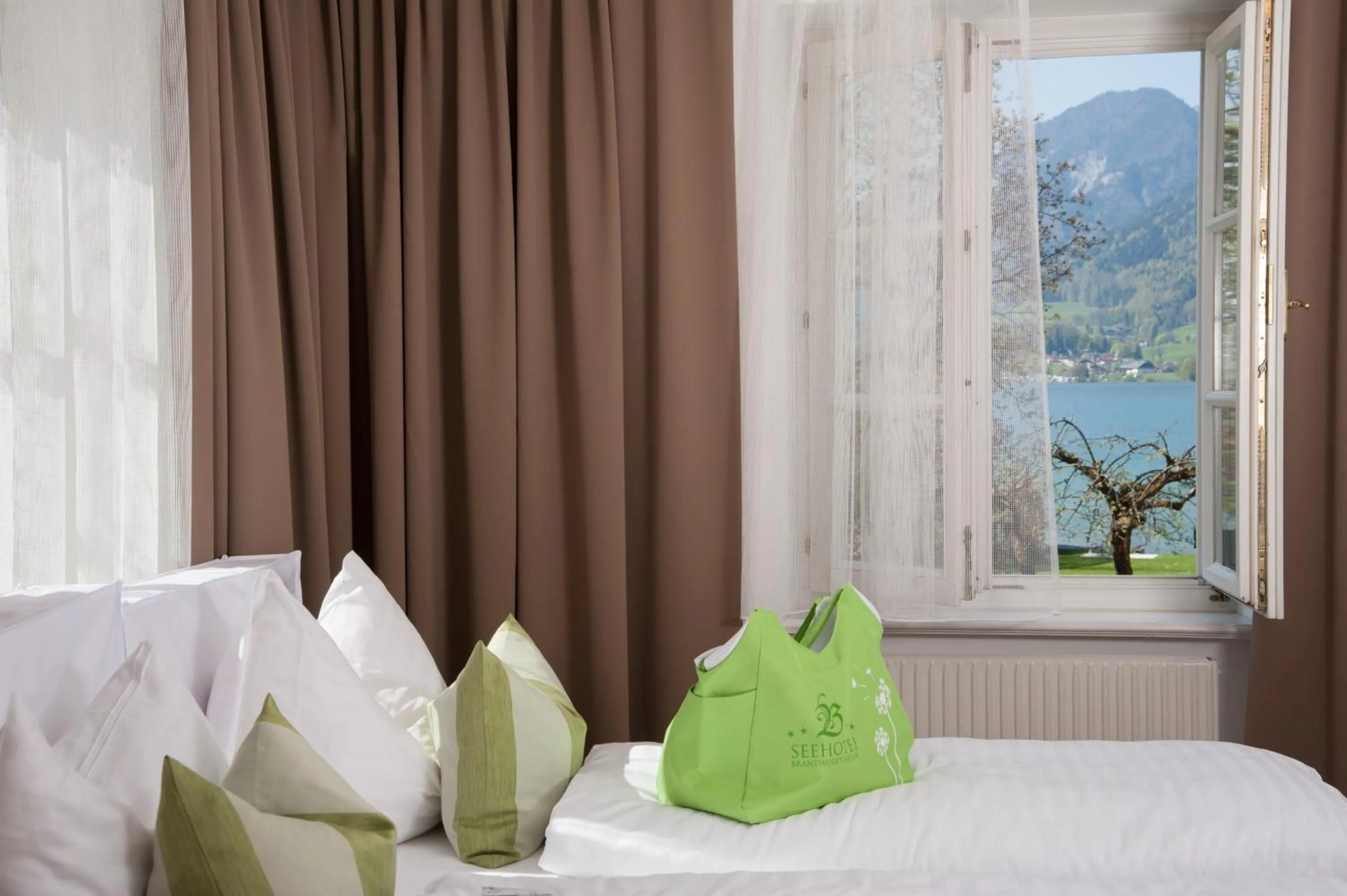 Photo of the whole room, Bed in Seehotel Brandauer's Villen