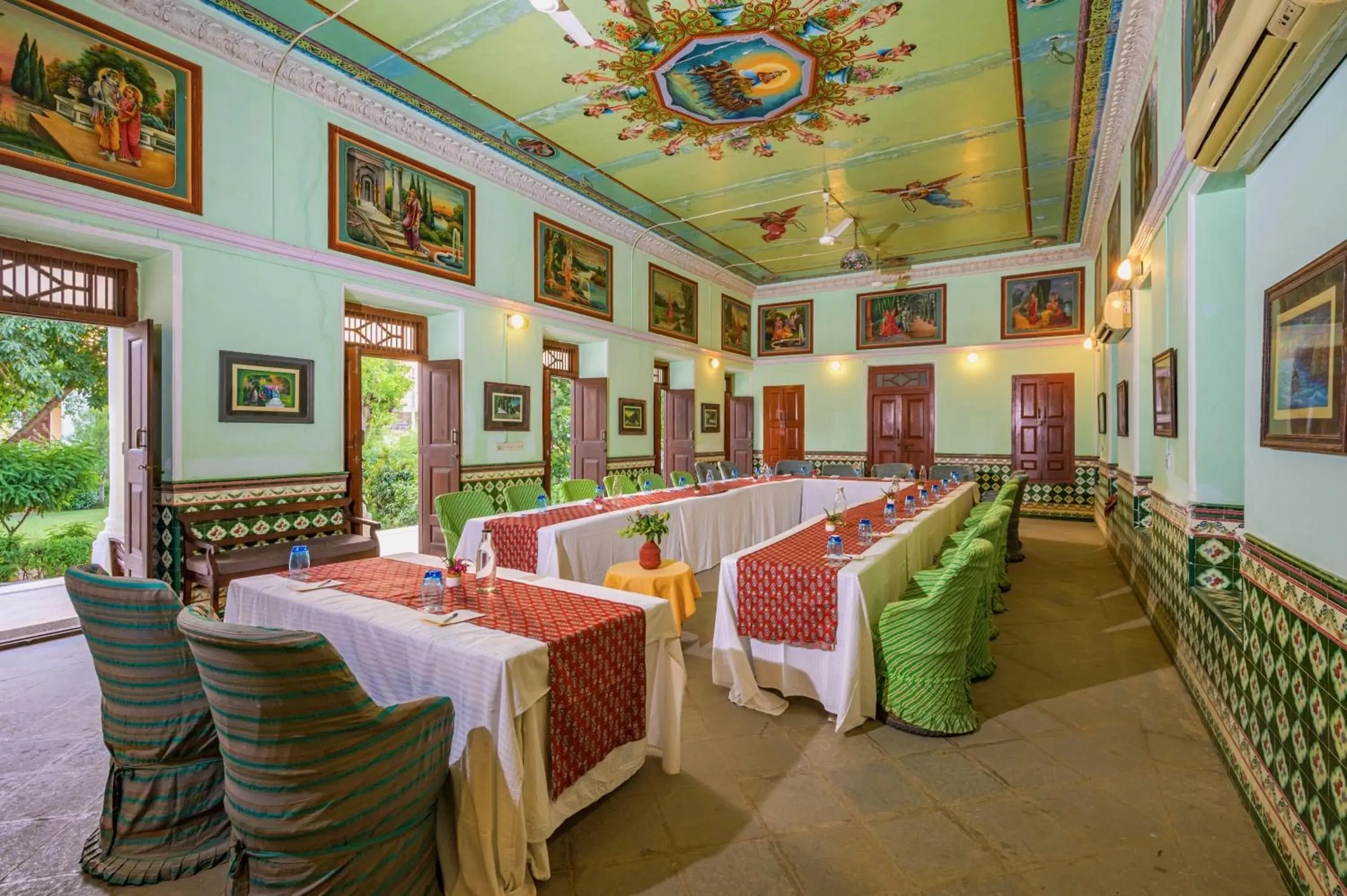 Restaurant/places to eat in Neemrana's - Piramal Haveli Restaurant/places to eat in Neemrana's - Piramal Haveli