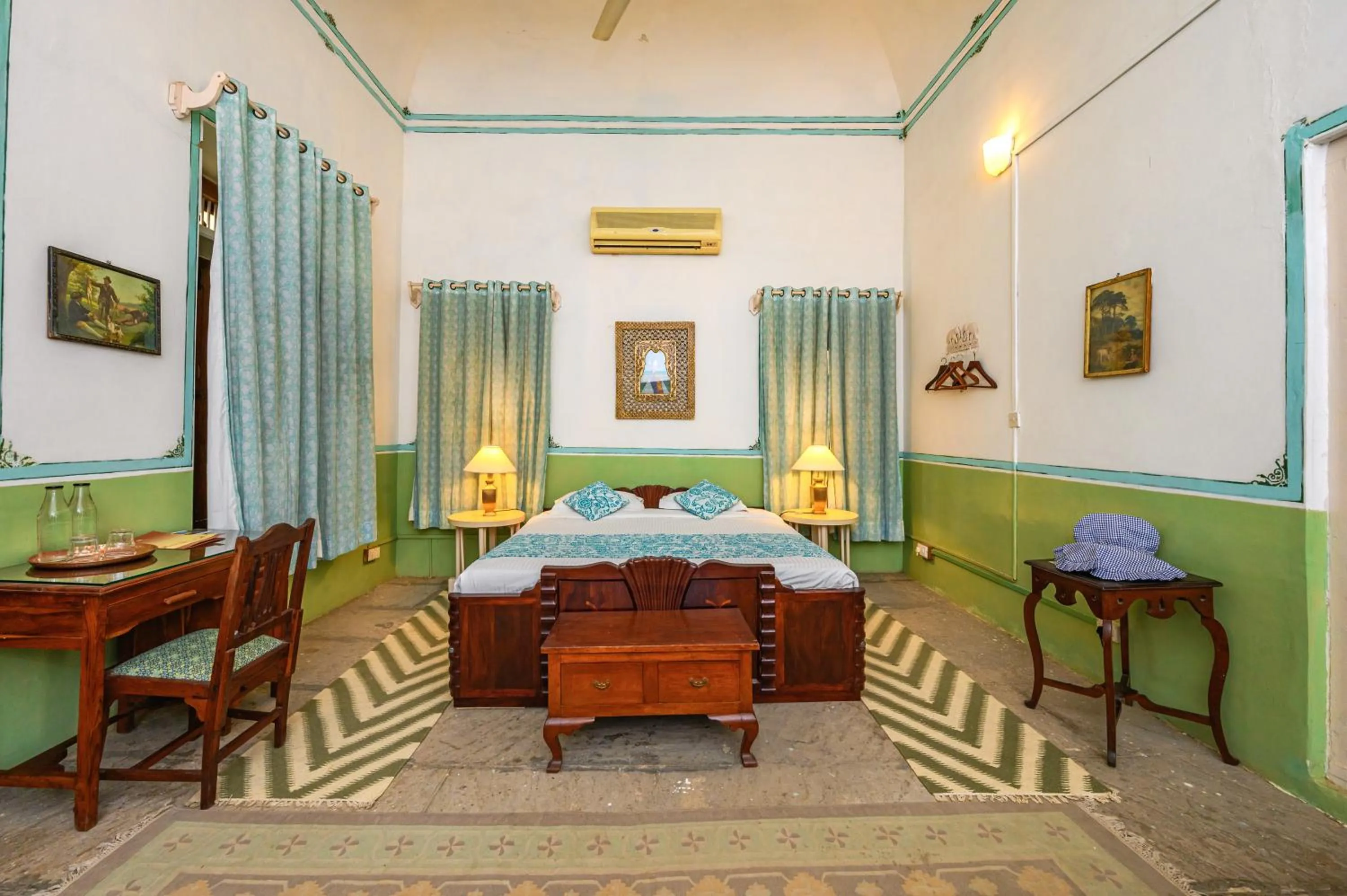 Bed in Neemrana's - Piramal Haveli