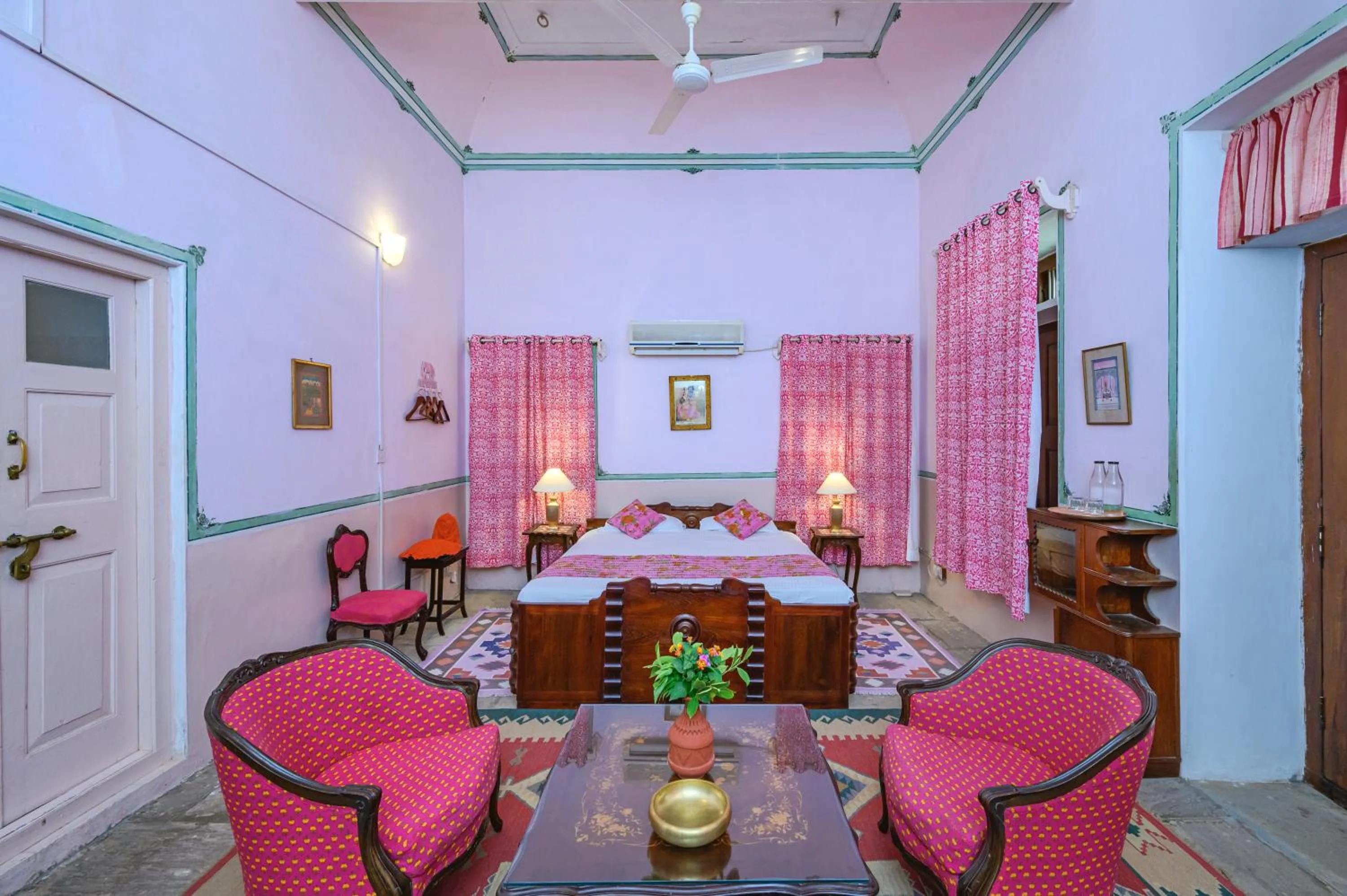 Bed in Neemrana's - Piramal Haveli