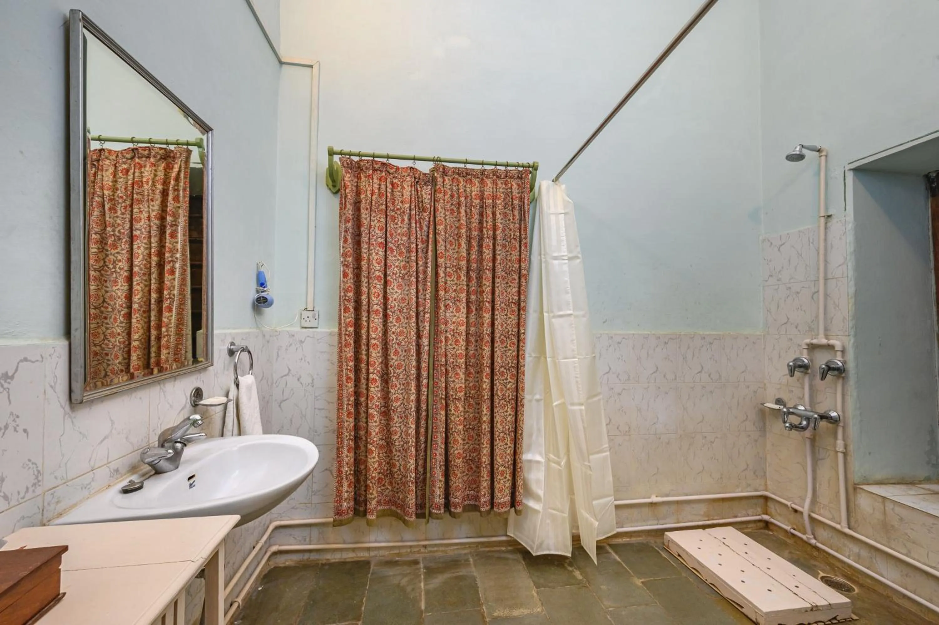 Shower in Neemrana's - Piramal Haveli