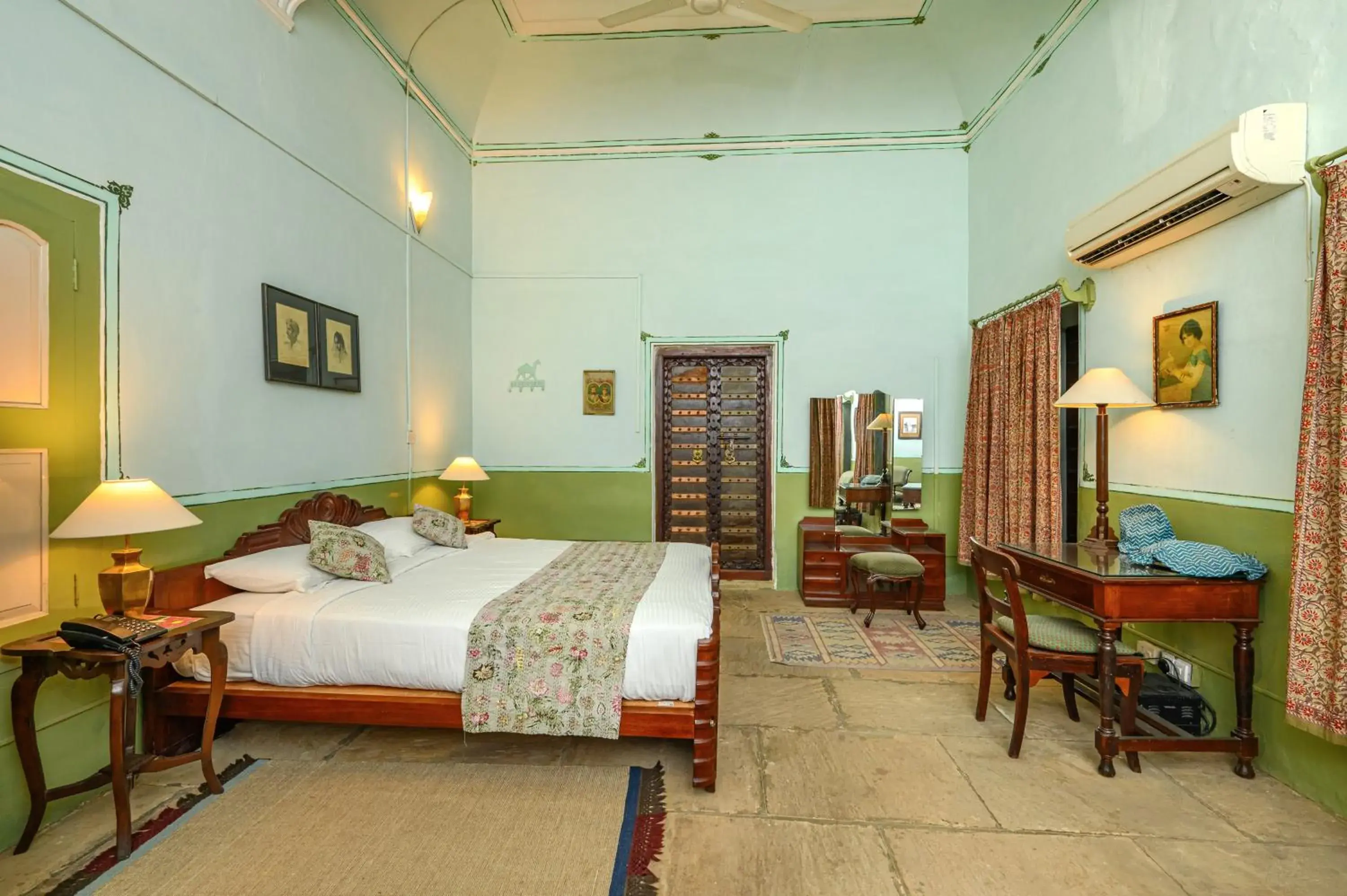 Bed in Neemrana's - Piramal Haveli Bed in Neemrana's - Piramal Haveli