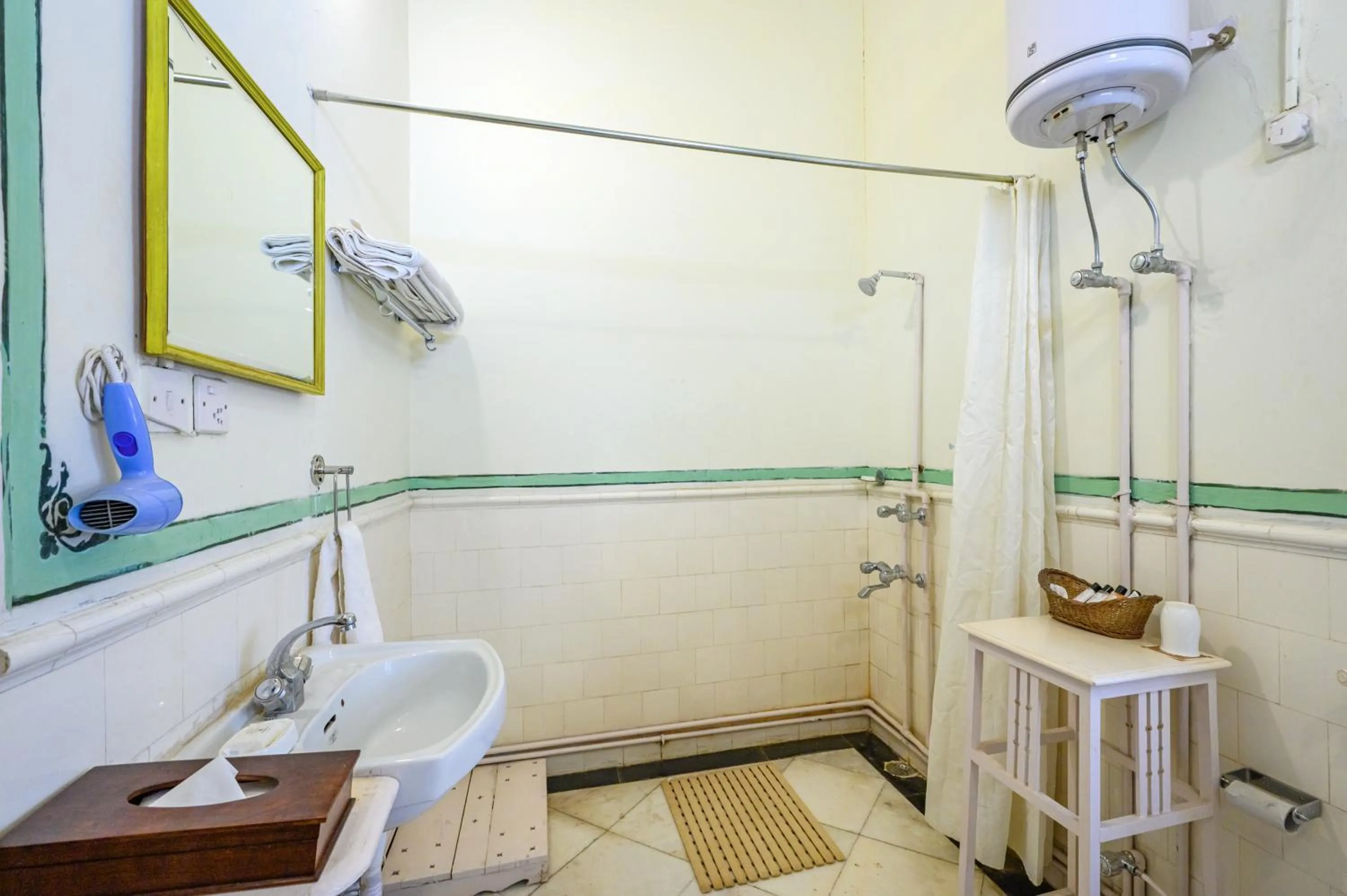 Shower in Neemrana's - Piramal Haveli