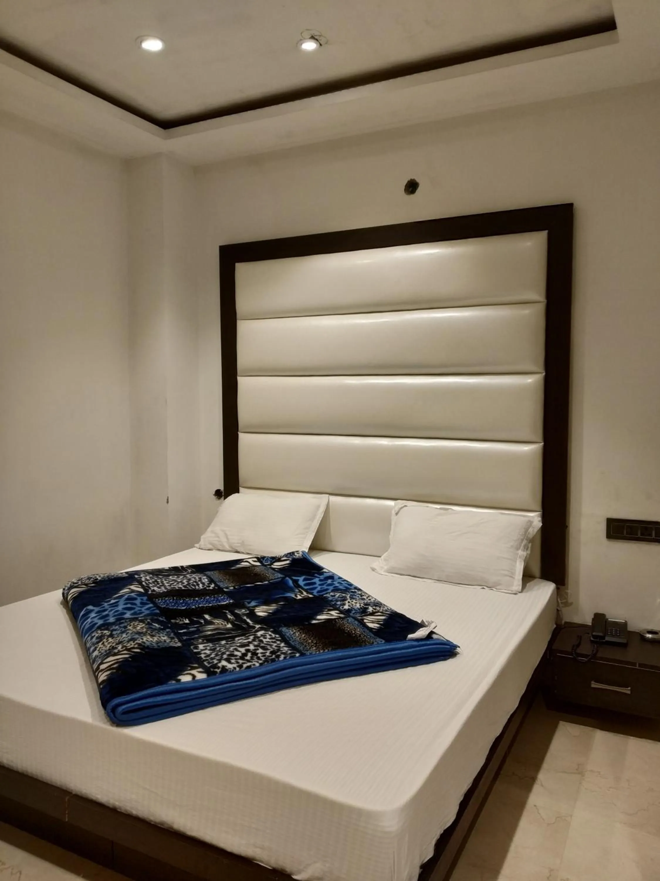 Photo of the whole room, Bed in Hotel Star Inn