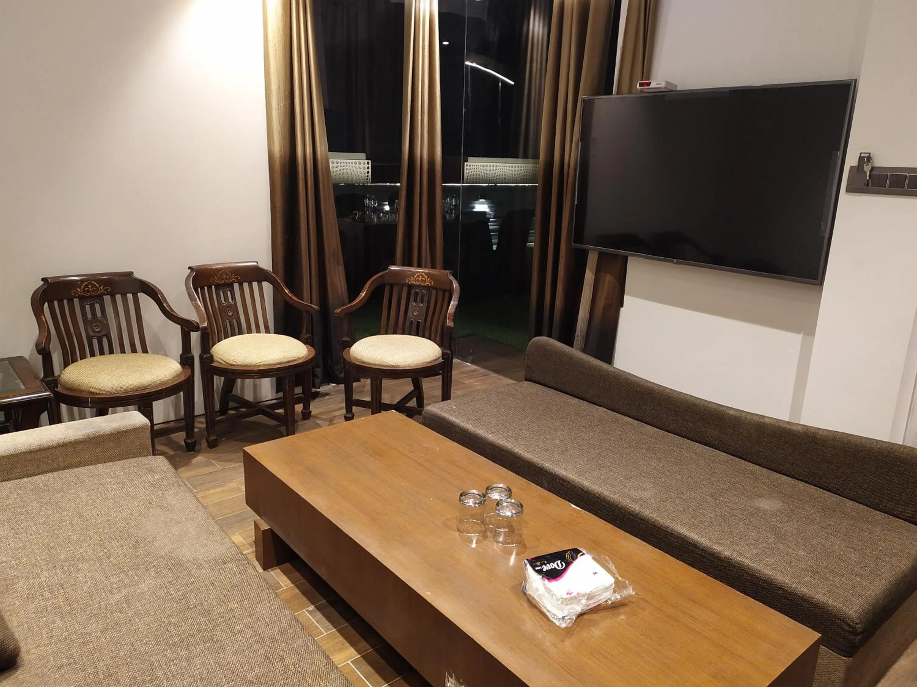 Communal lounge/ TV room in Hotel Star Inn