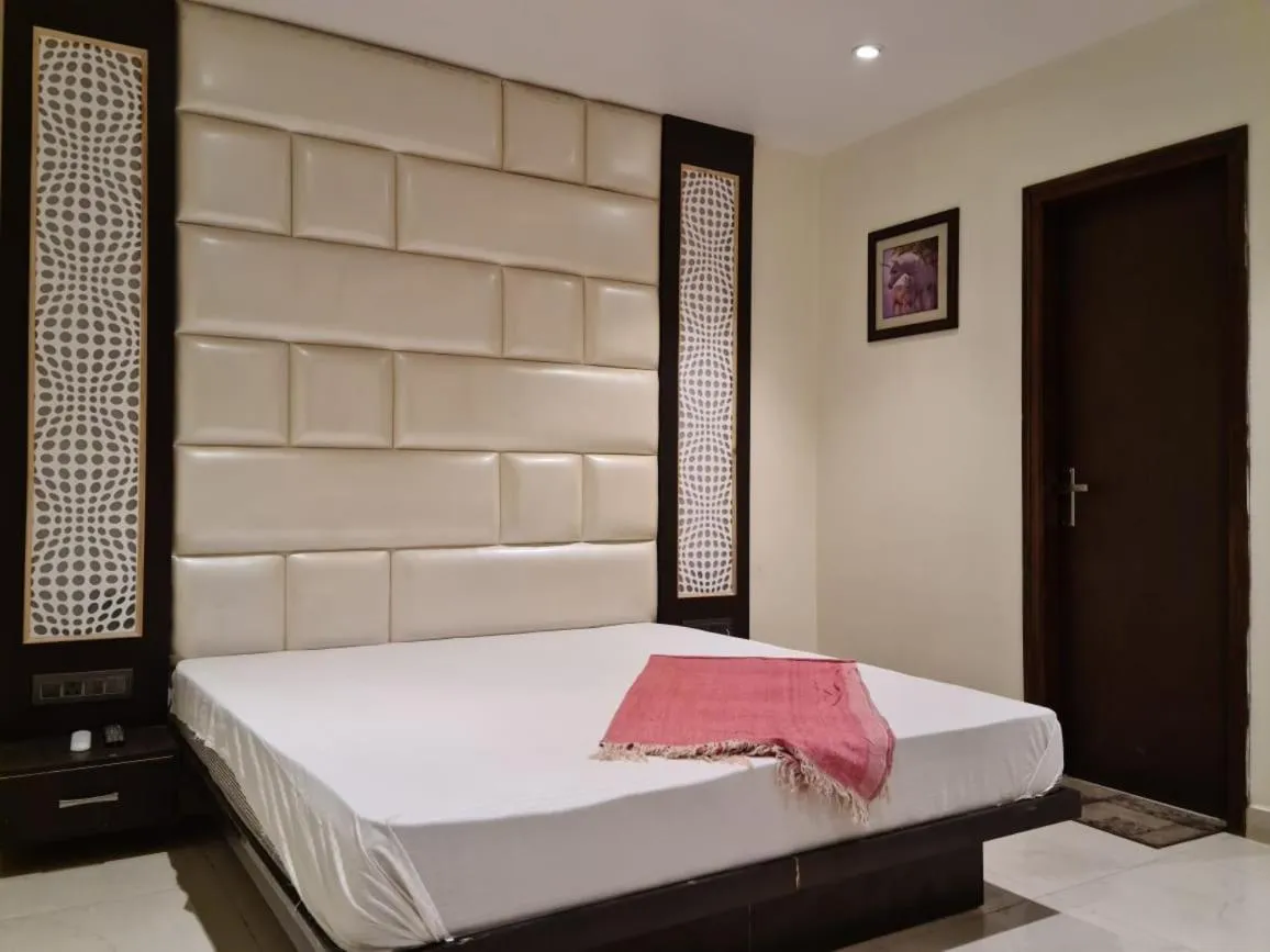 Photo of the whole room, Bed in Hotel Star Inn