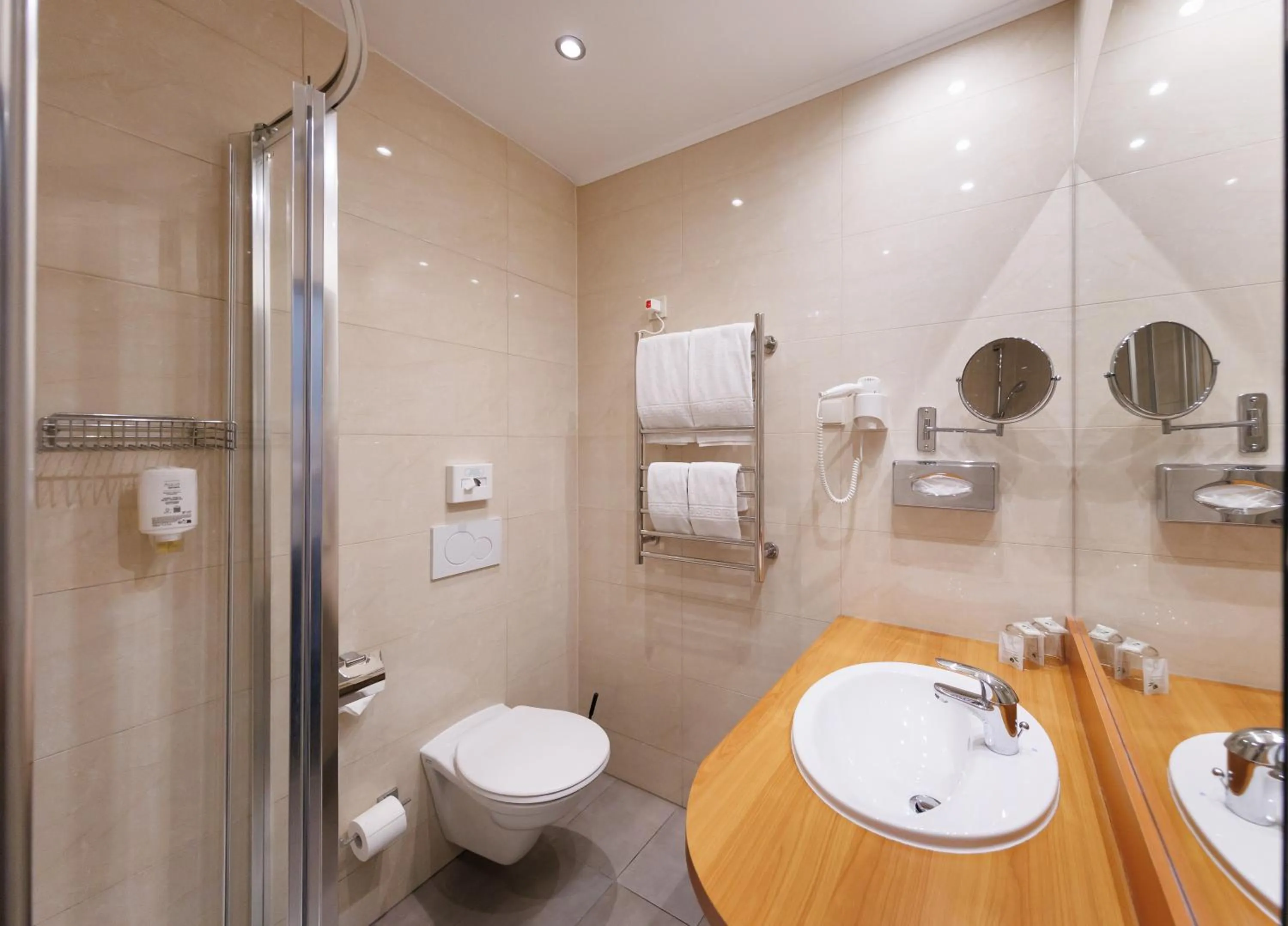 Bathroom in Continental Hotel-Pension