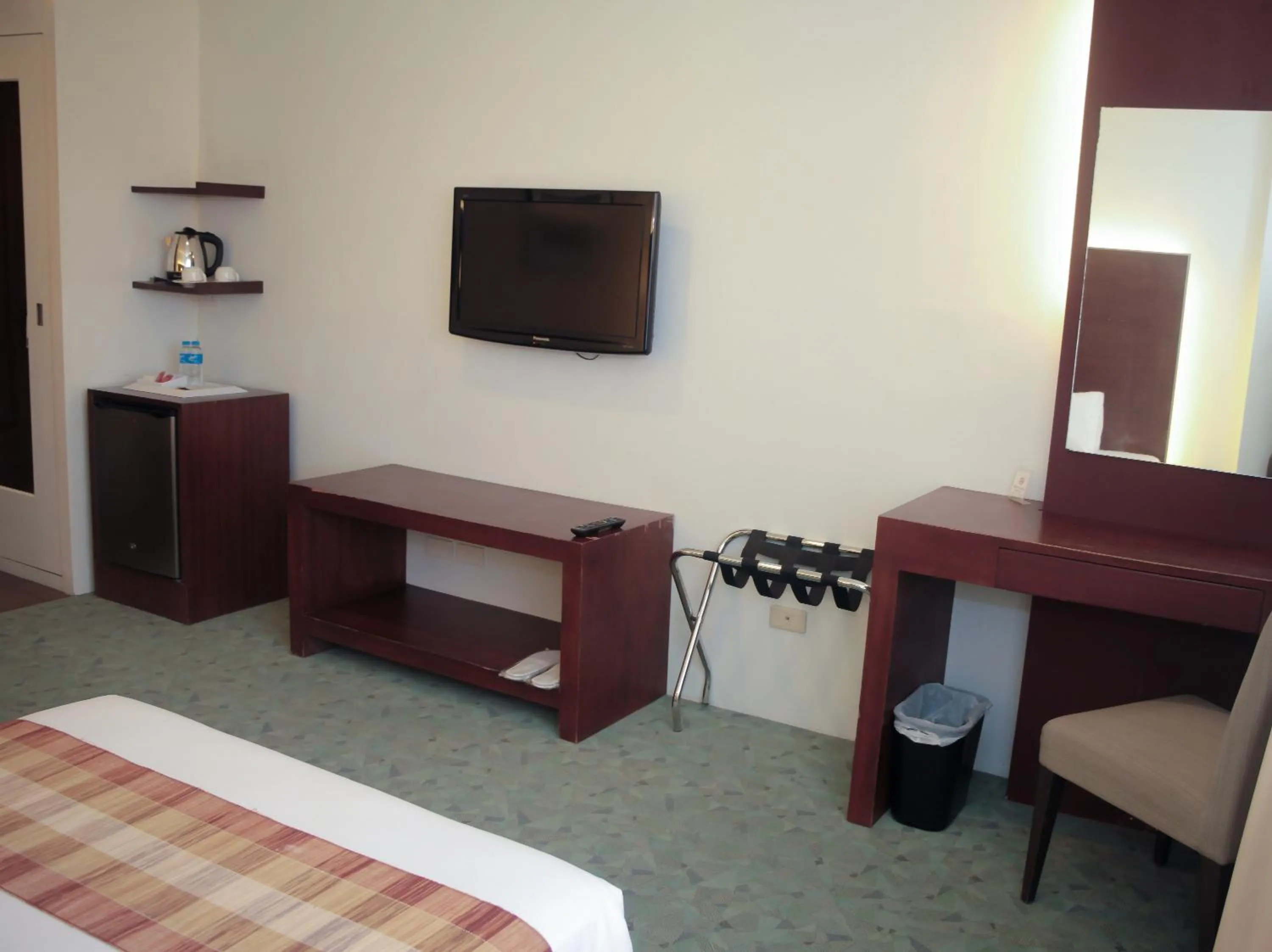 TV and multimedia, Bed in Casablanca Suites Near Airport