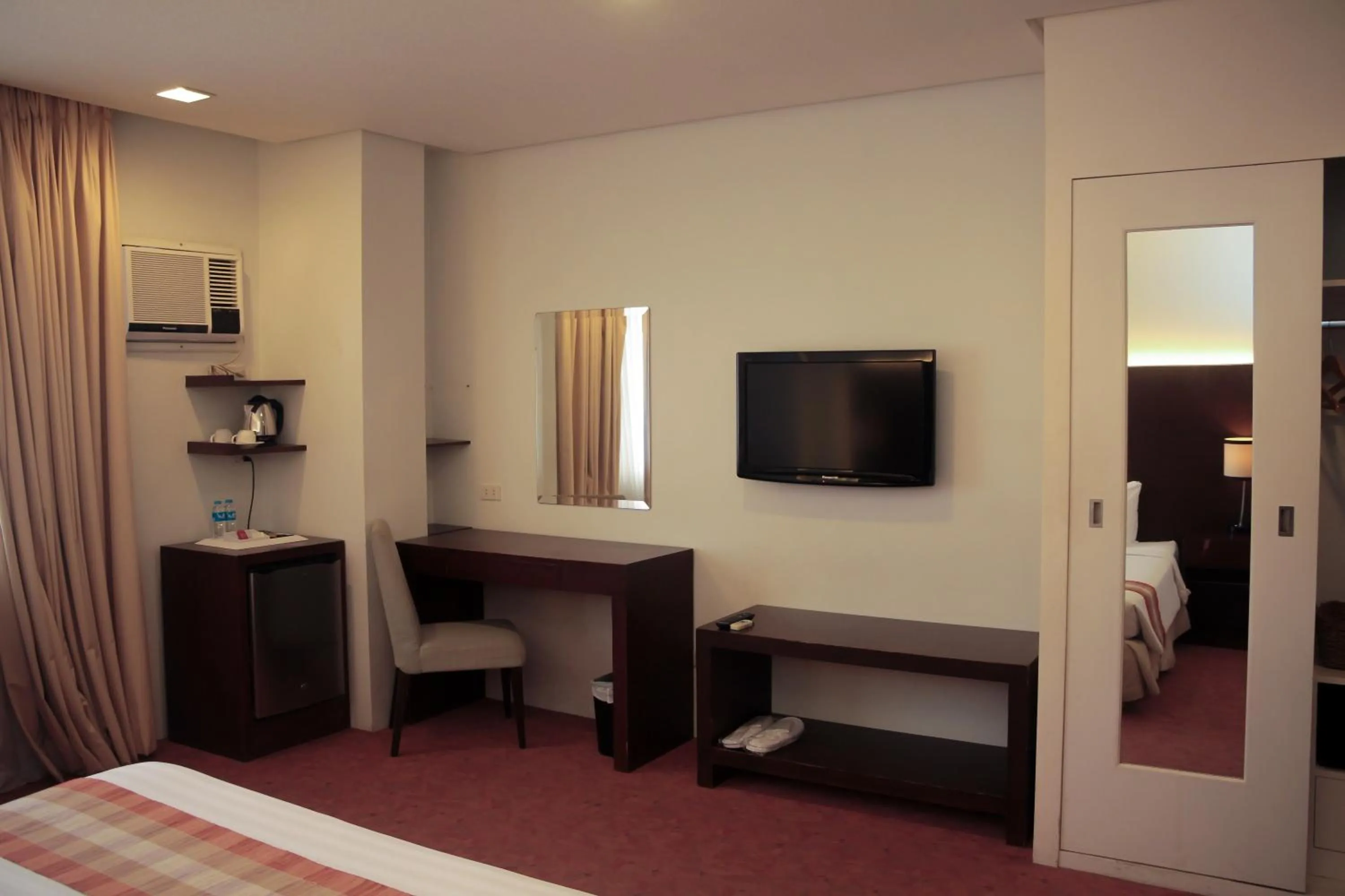 TV and multimedia, Bed in Casablanca Suites Near Airport