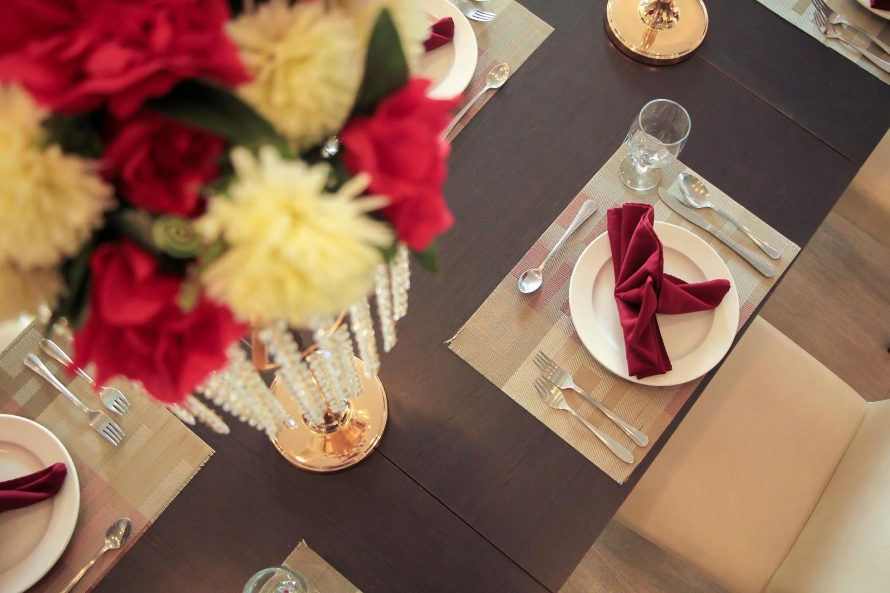 Restaurant/places to eat in Casablanca Suites Near Airport