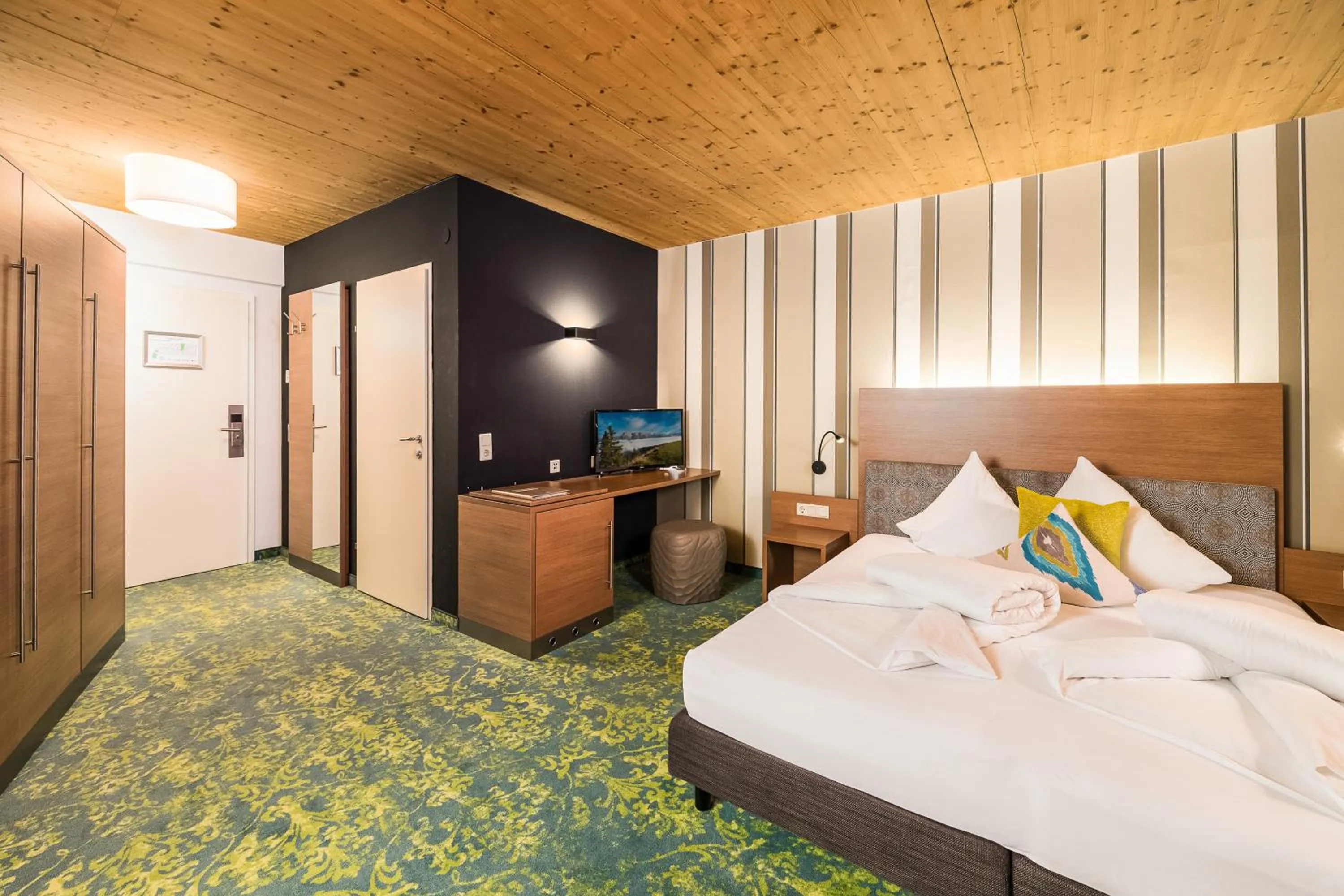 Photo of the whole room, Bed in Hotel die Hindenburg