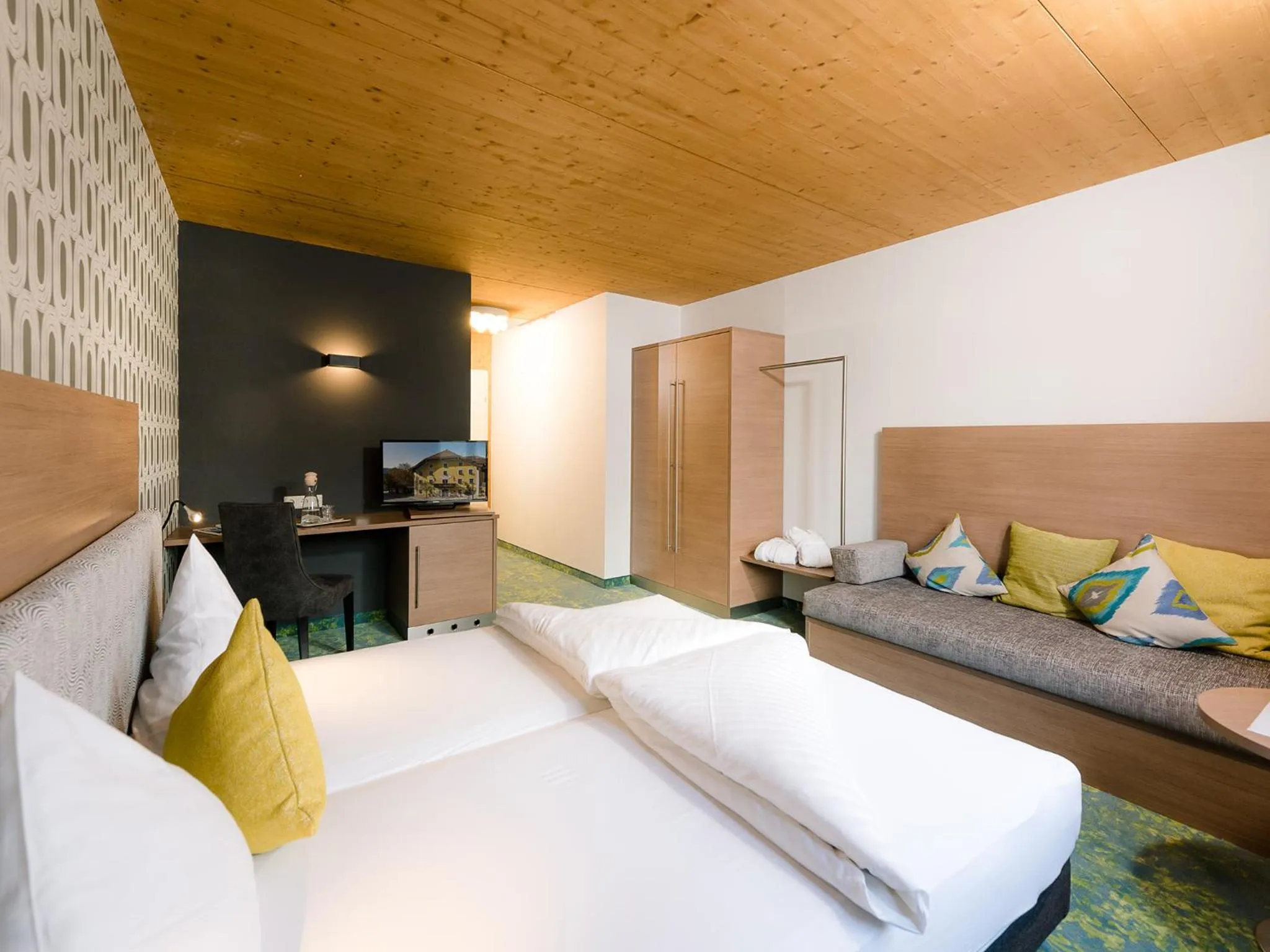 Photo of the whole room, Bed in Hotel die Hindenburg