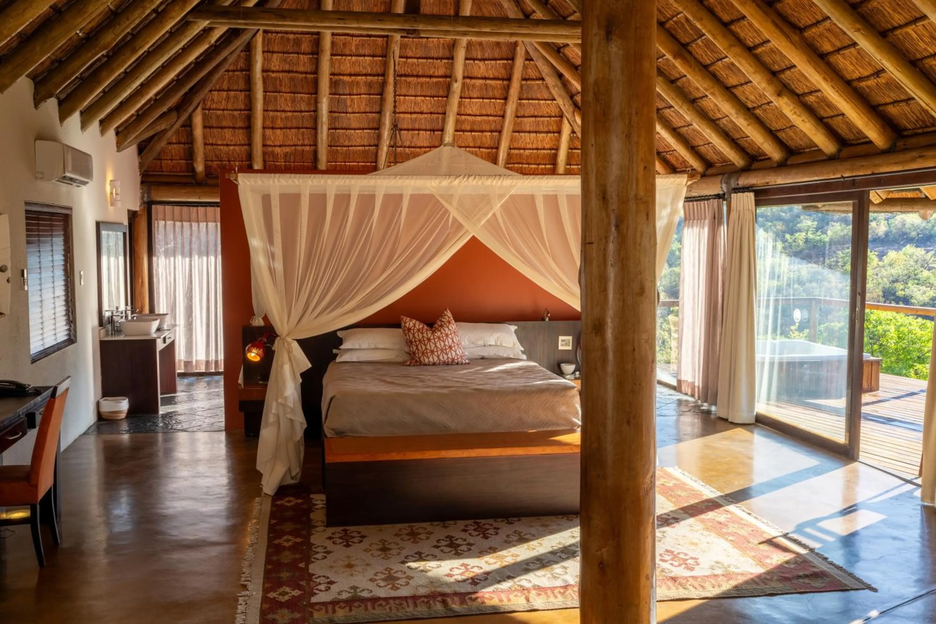 Bedroom, Bed in Sediba Luxury Safari Lodge