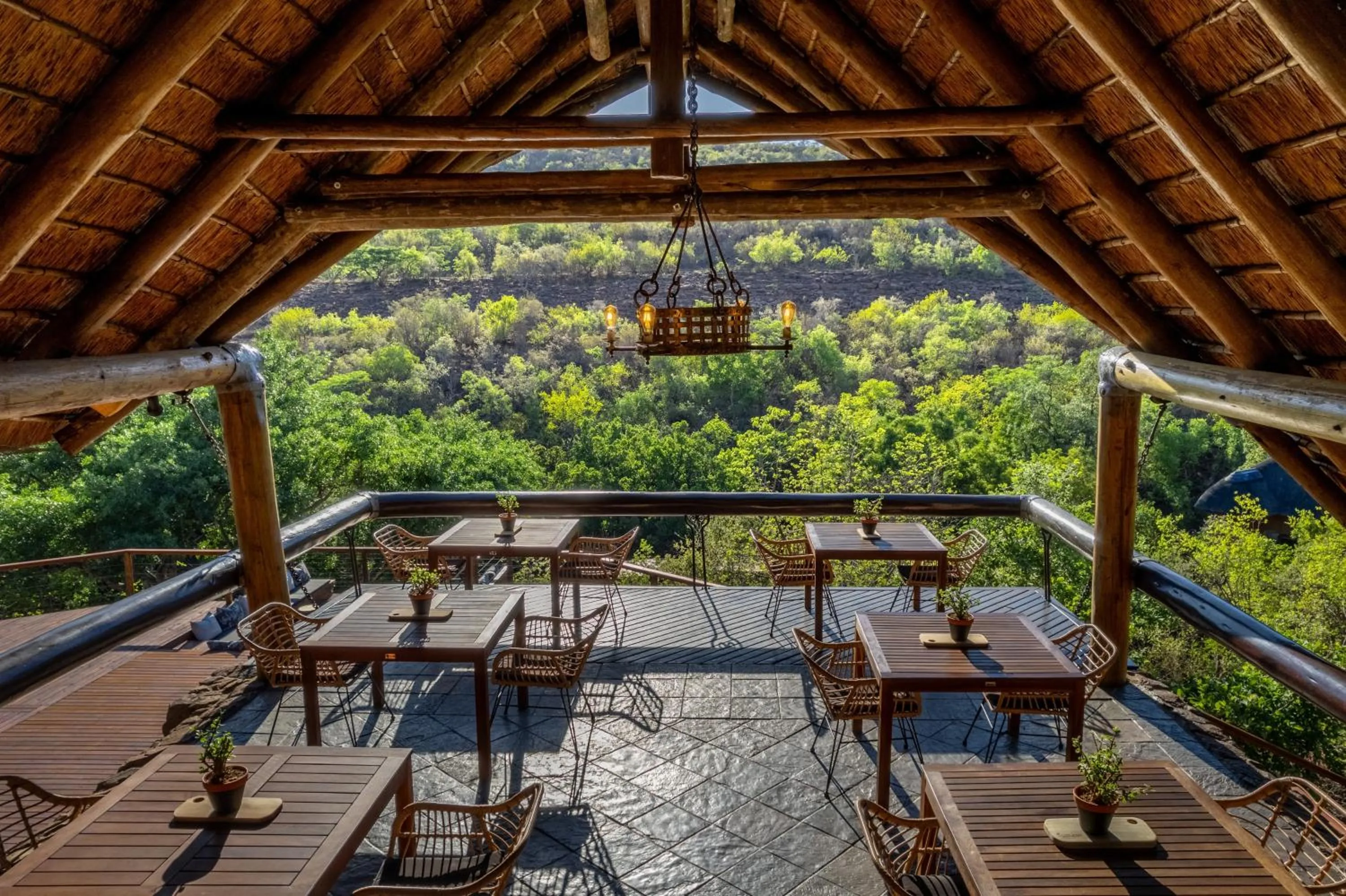 Restaurant/places to eat in Sediba Luxury Safari Lodge