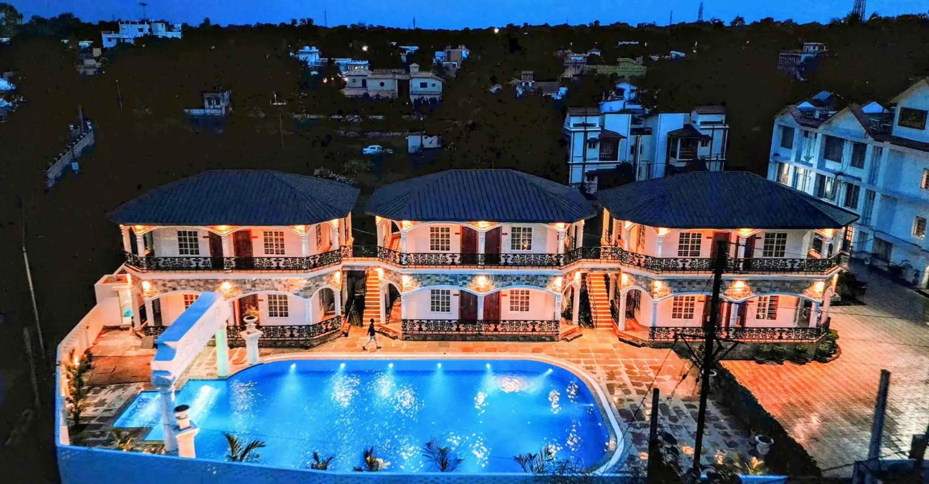 Property building in Dip Holidays Property building in Dip Holidays