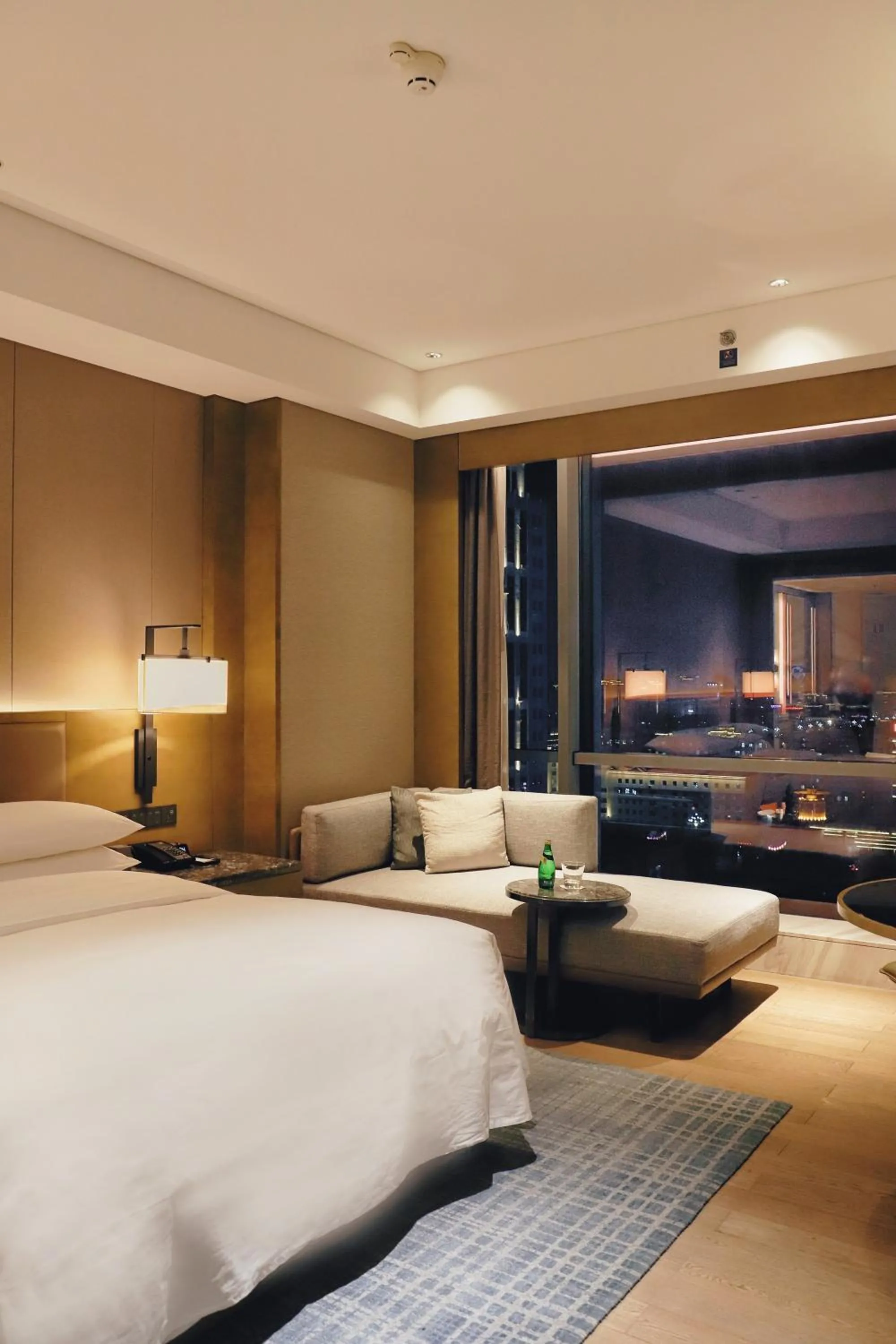 Seating area, Bed in Baotou Marriott Hotel