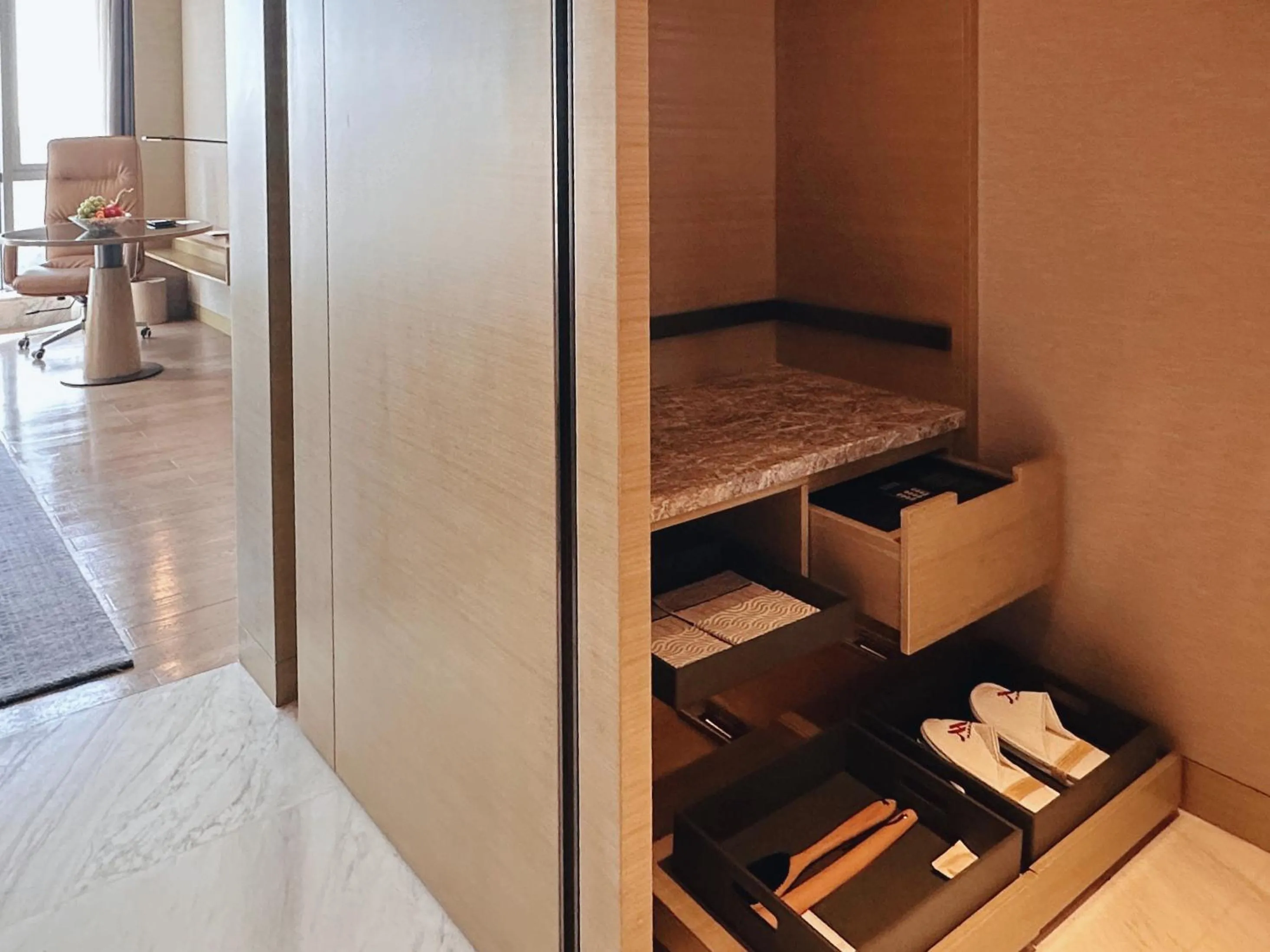 wardrobe in Baotou Marriott Hotel