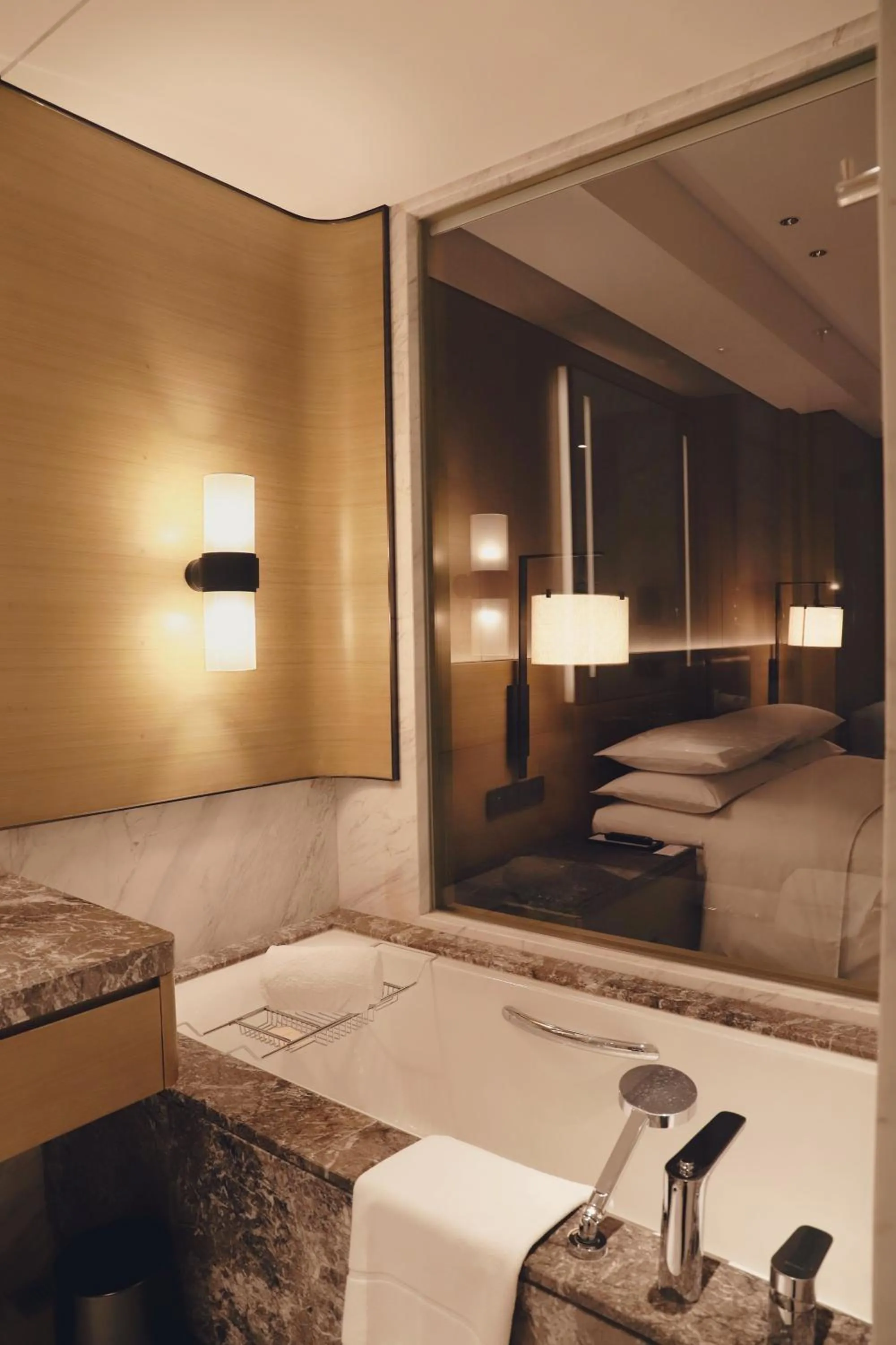 Bathroom, Bed in Baotou Marriott Hotel
