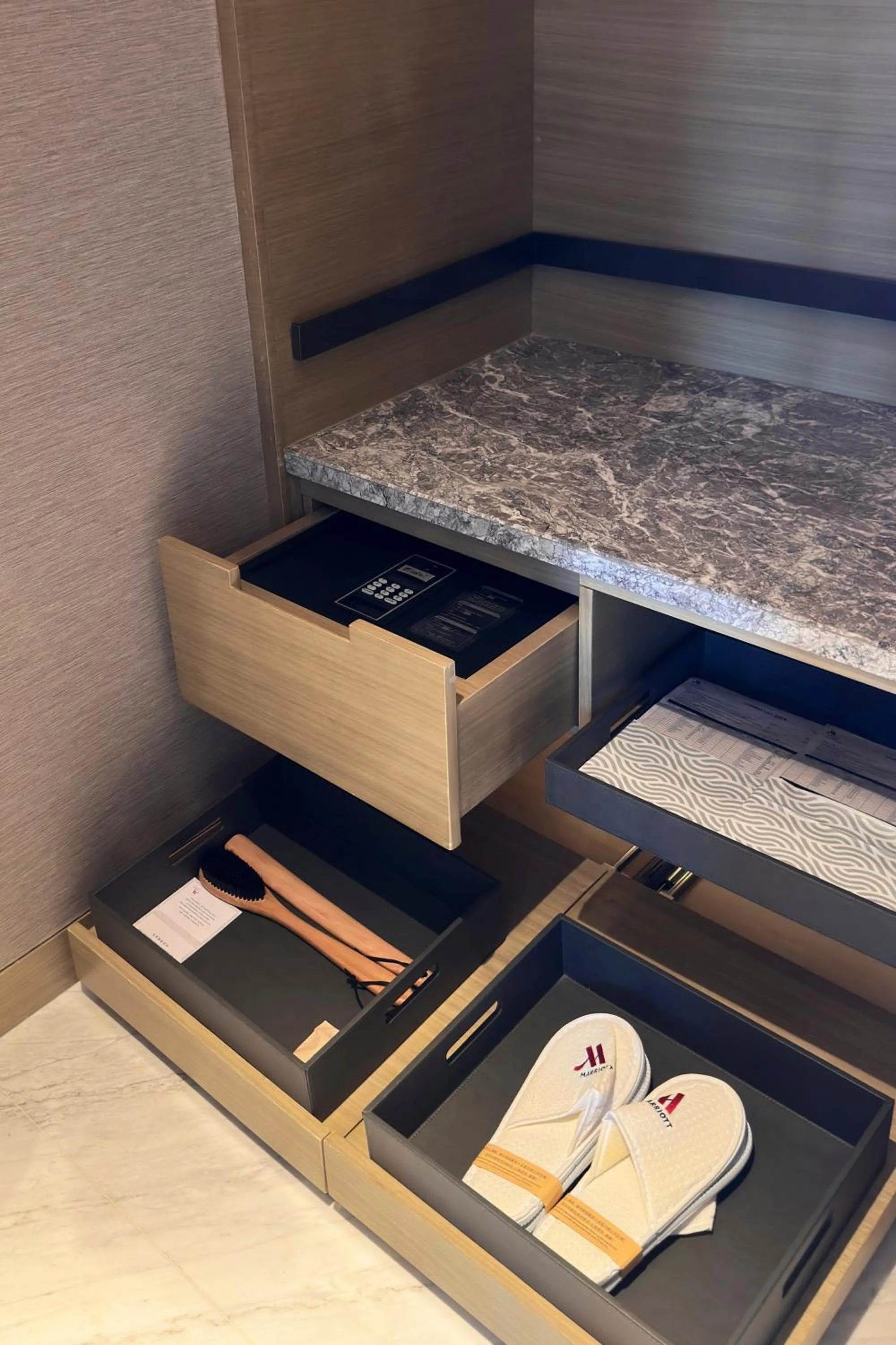 wardrobe in Baotou Marriott Hotel