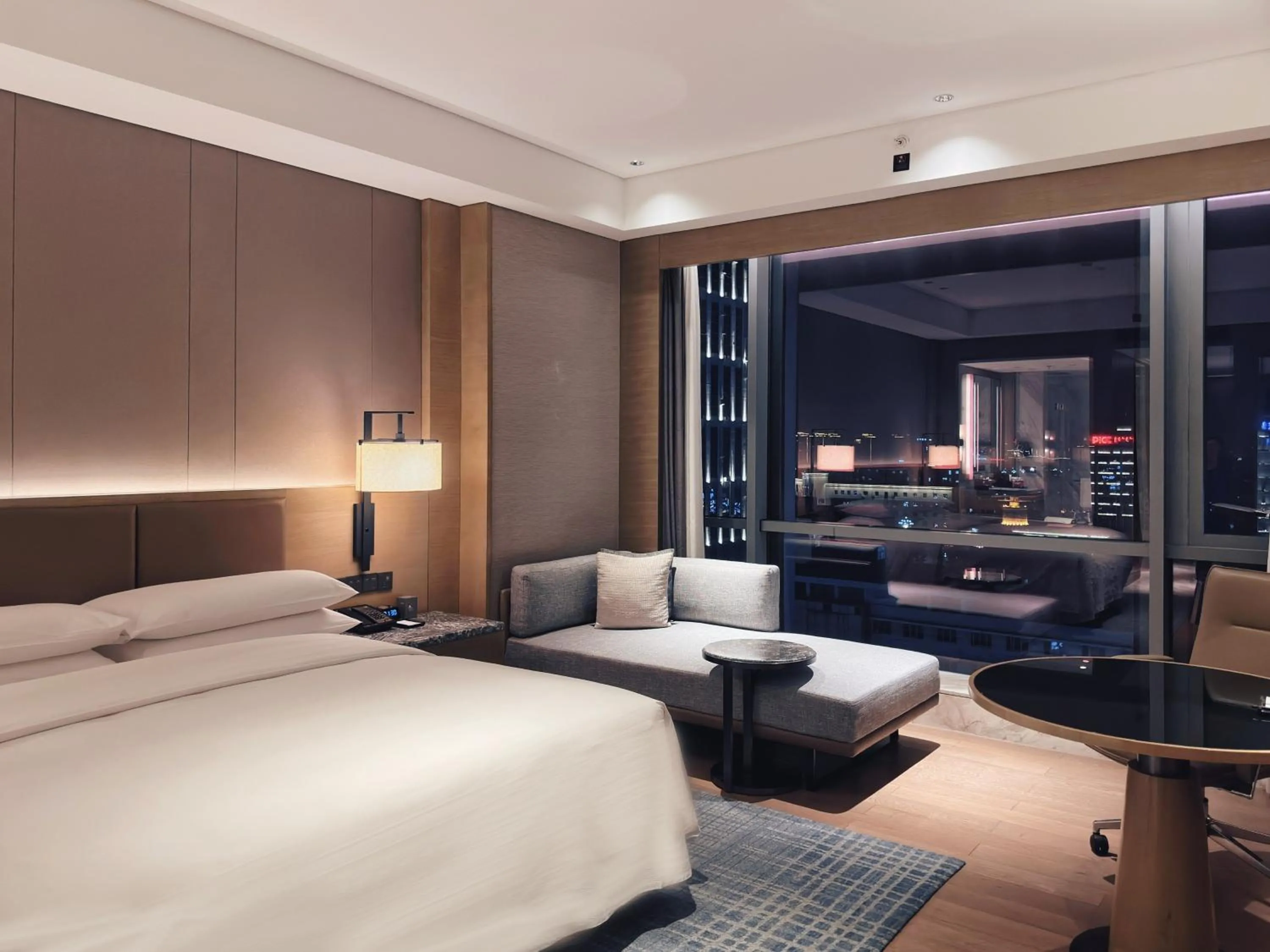 Seating area, Bed in Baotou Marriott Hotel