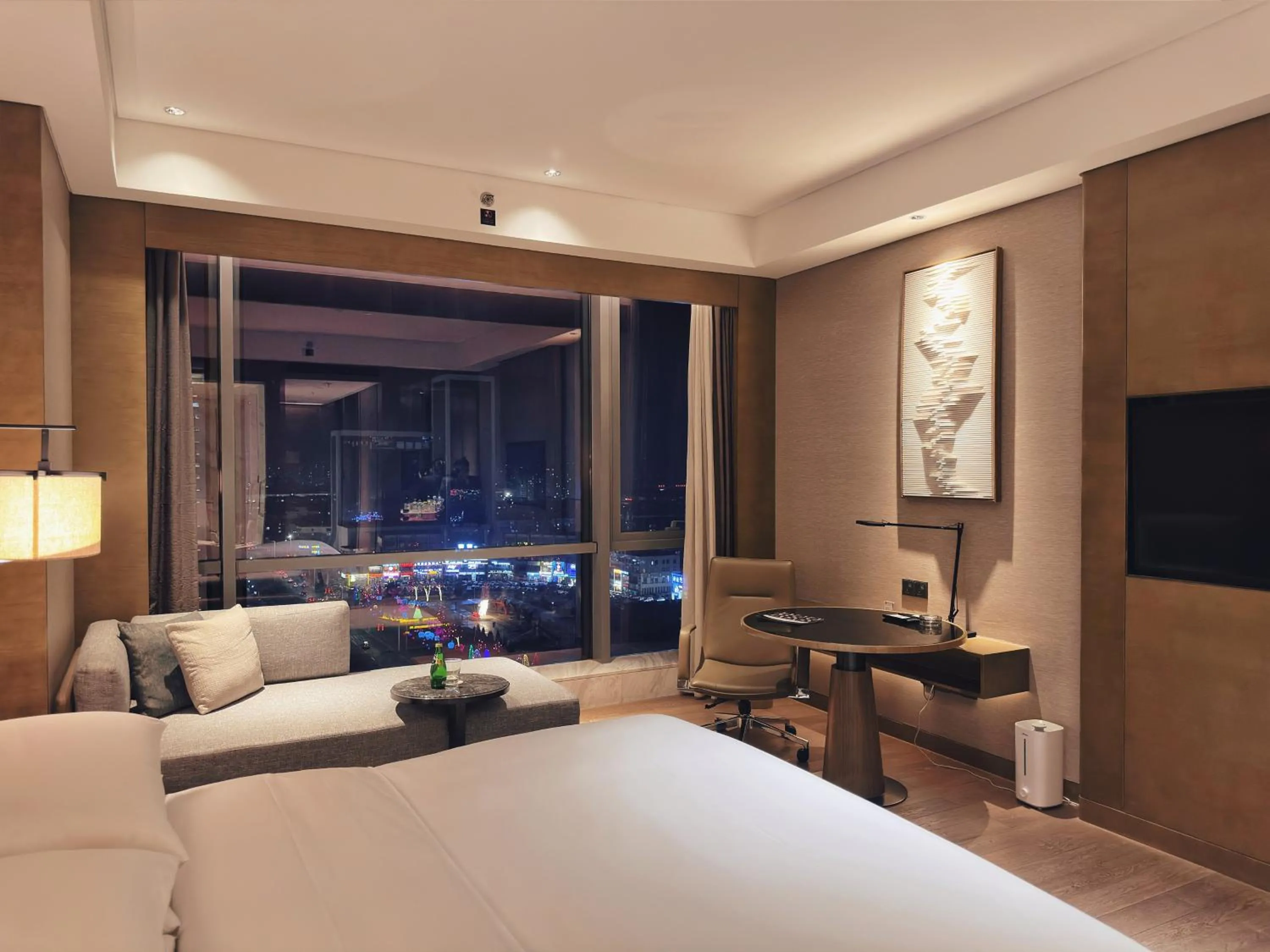 Photo of the whole room, Bed in Baotou Marriott Hotel