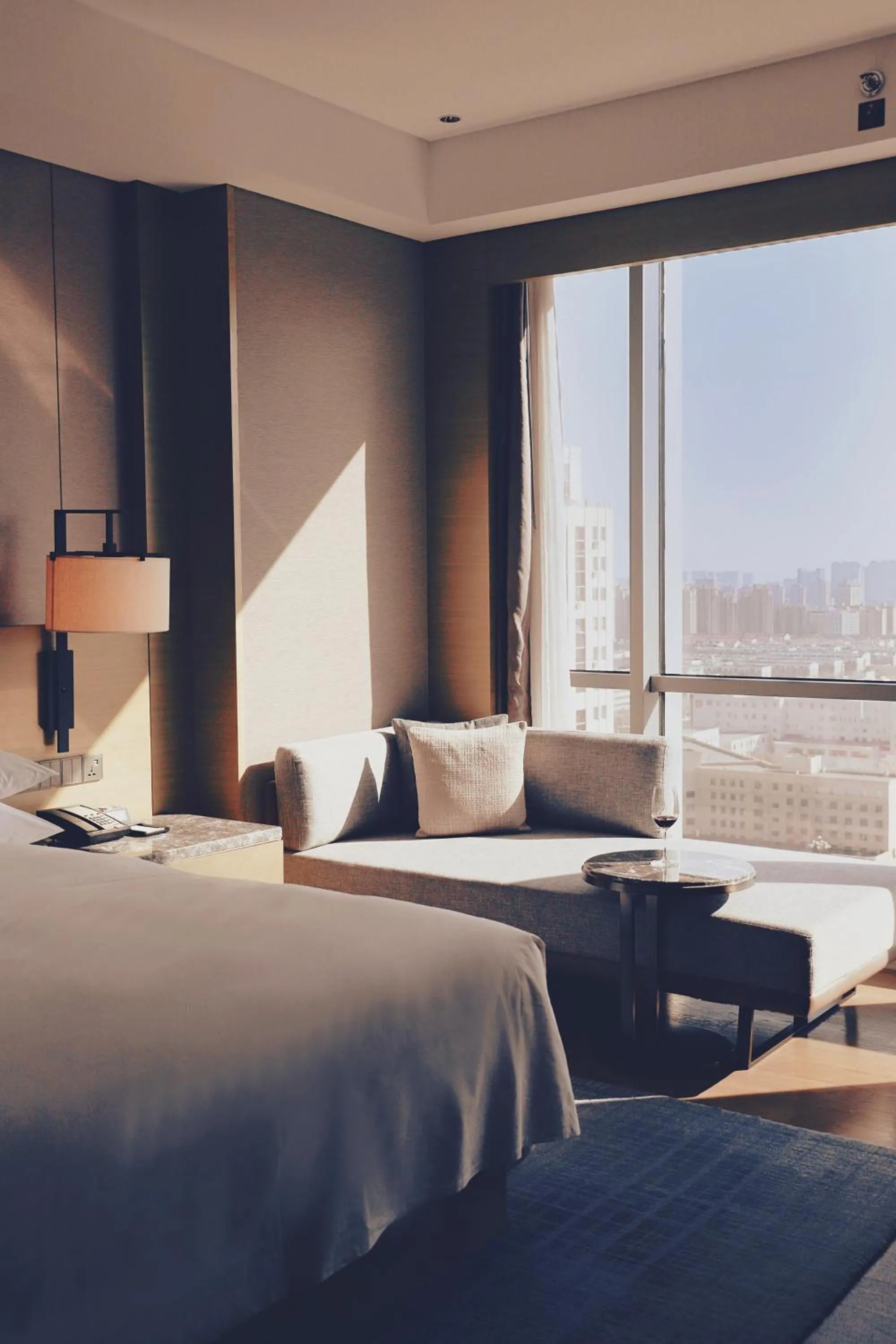 Seating area, Bed in Baotou Marriott Hotel