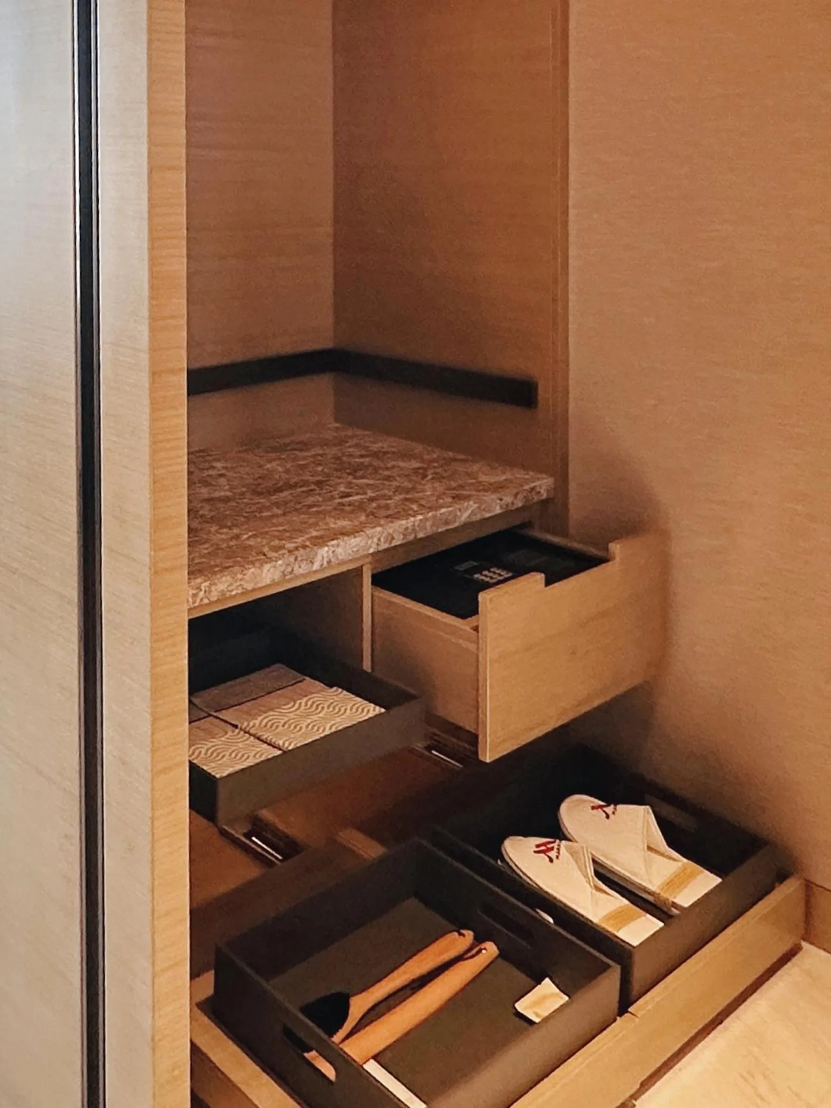 wardrobe in Baotou Marriott Hotel