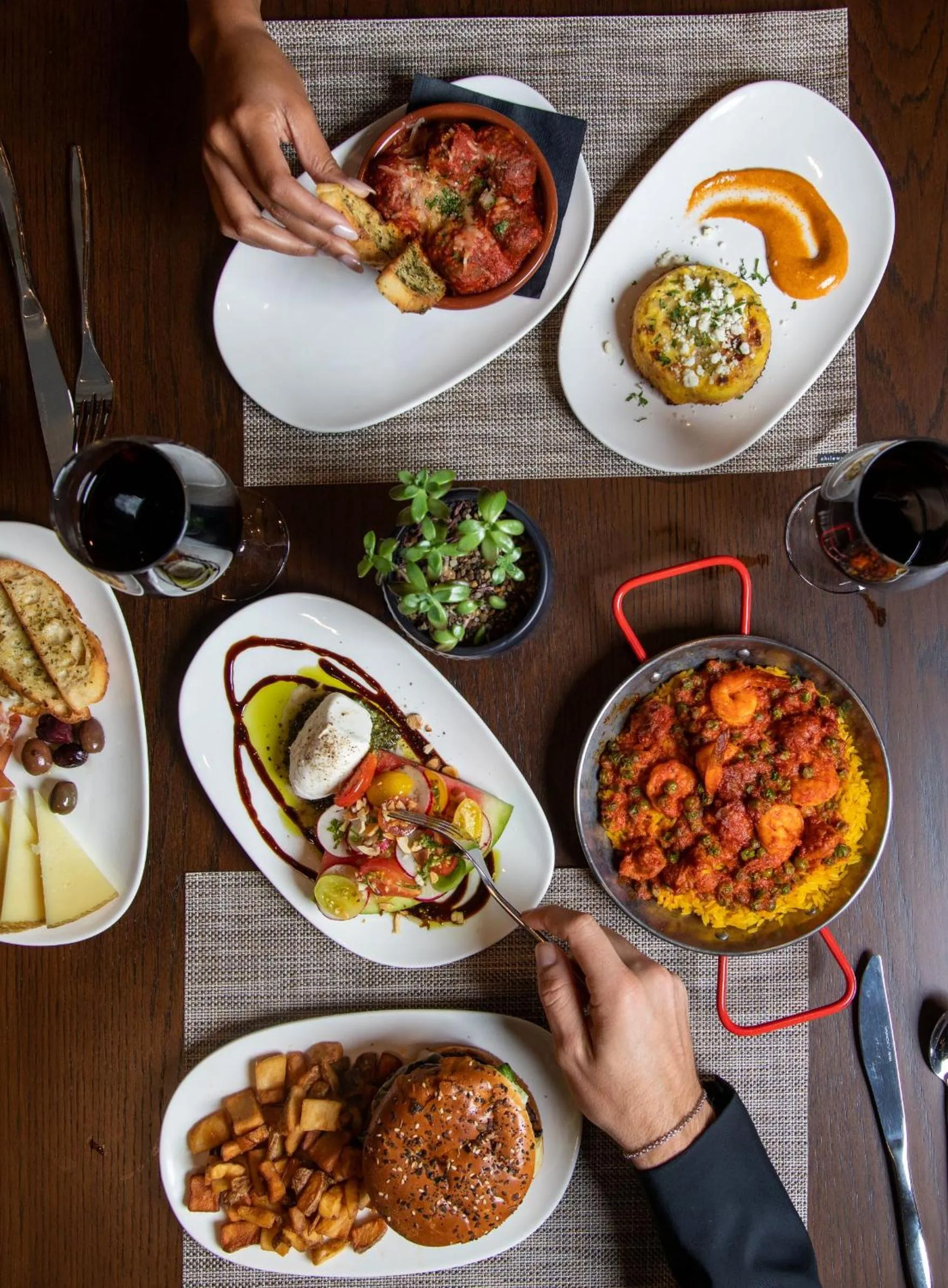 Restaurant/places to eat in AC Hotel by Marriott Fort Lauderdale Airport