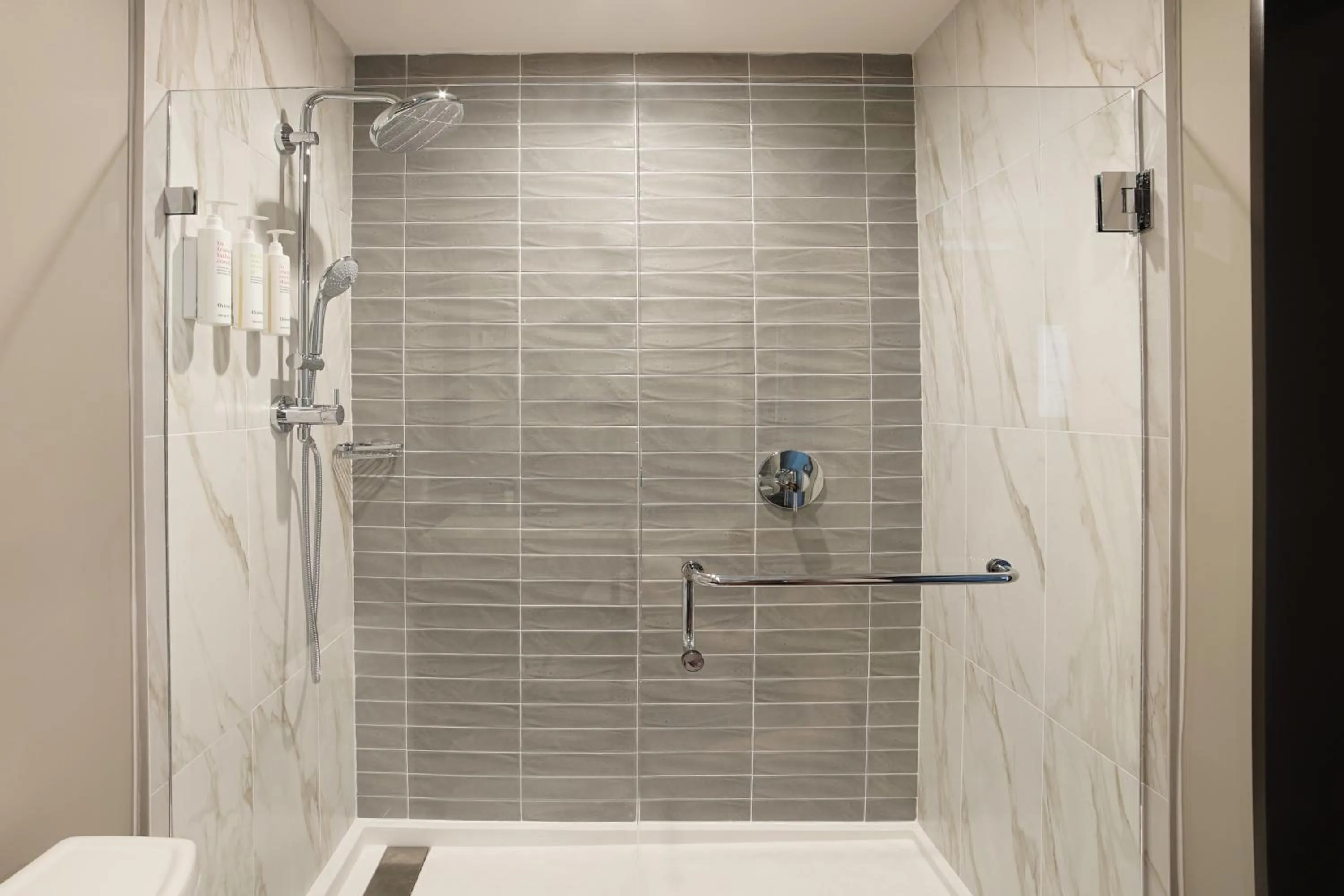 Shower in Marriott Fort Lauderdale Airport